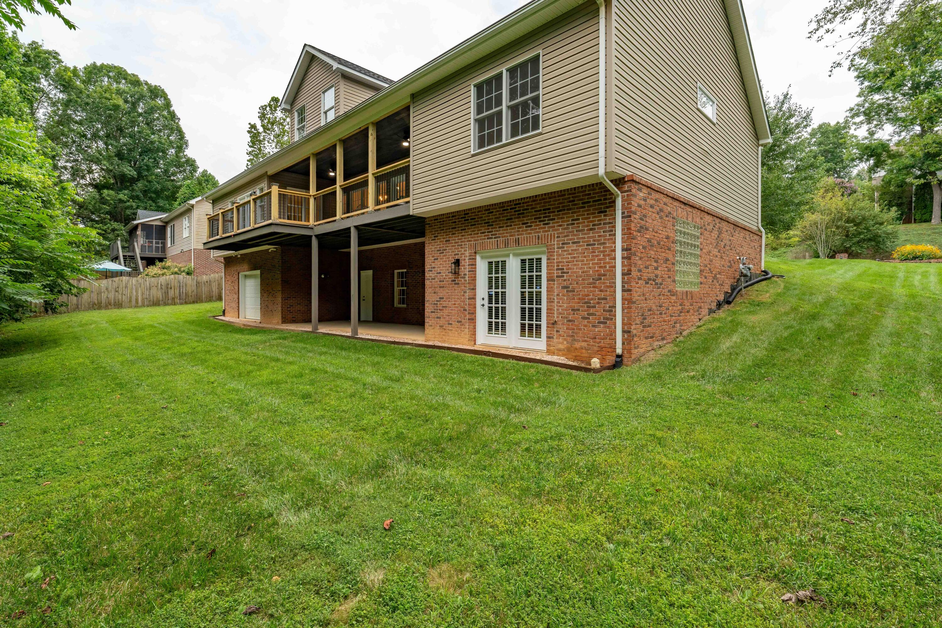 615 Glen Oaks Place
