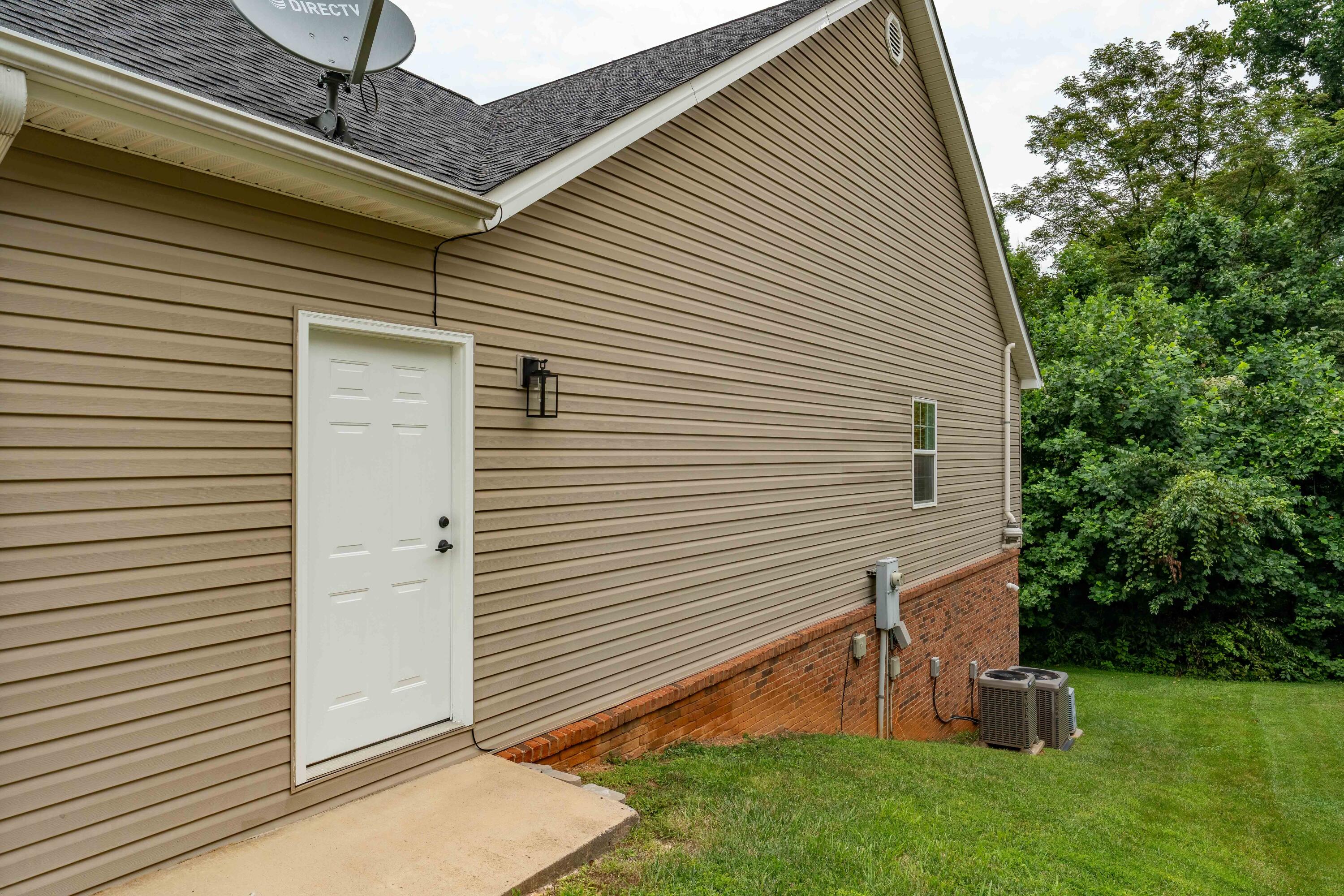 615 Glen Oaks Place