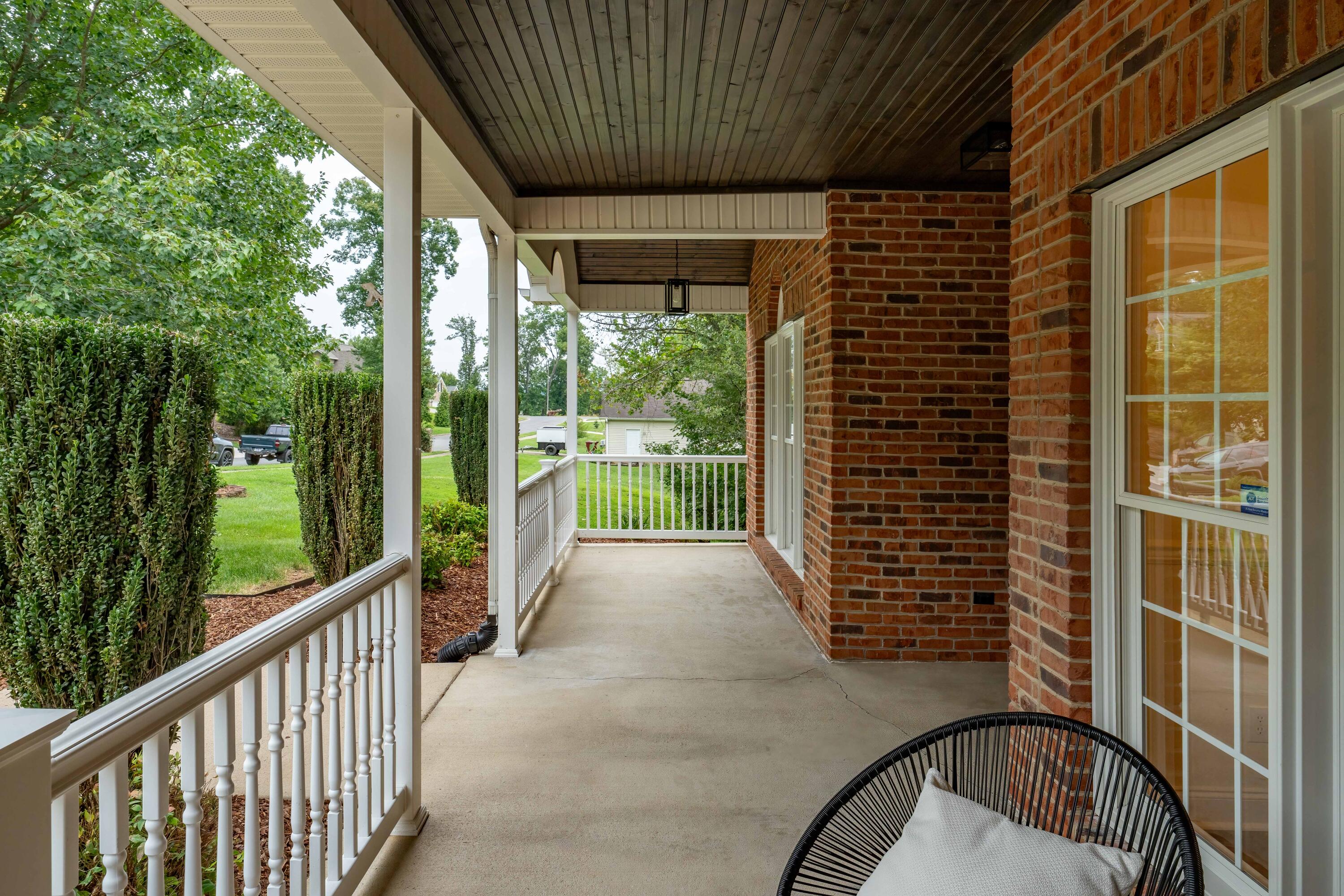 615 Glen Oaks Place