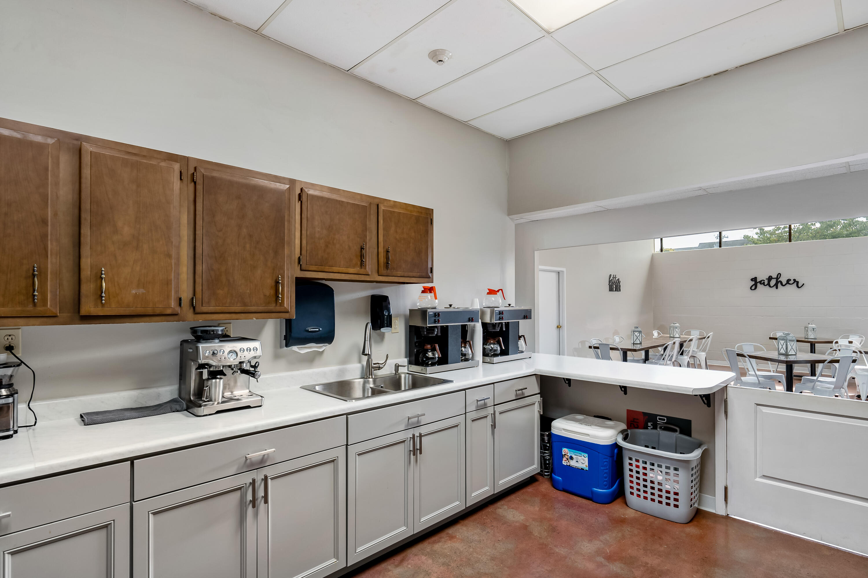 408 East Mountain View Road