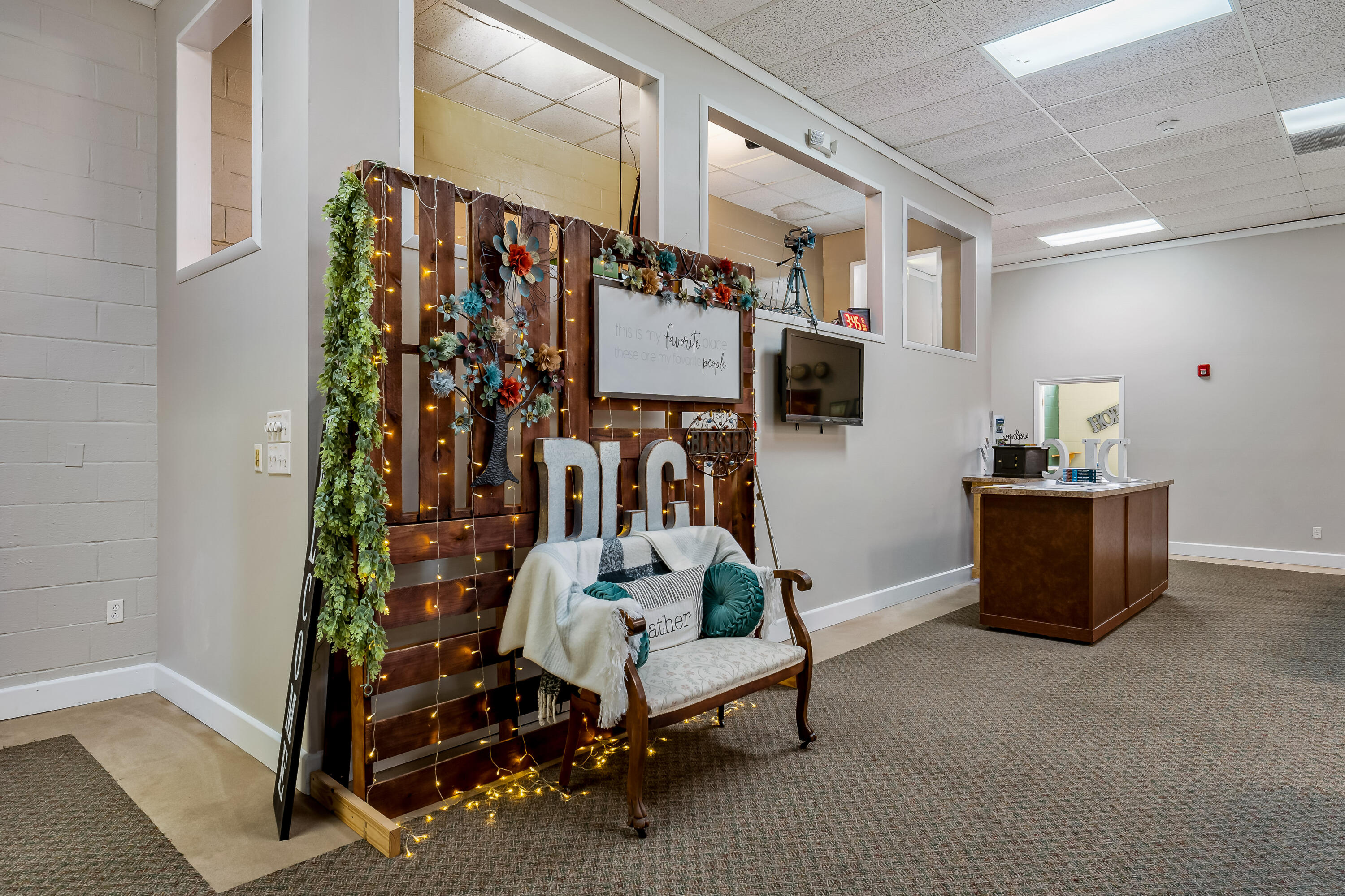 408 East Mountain View Road