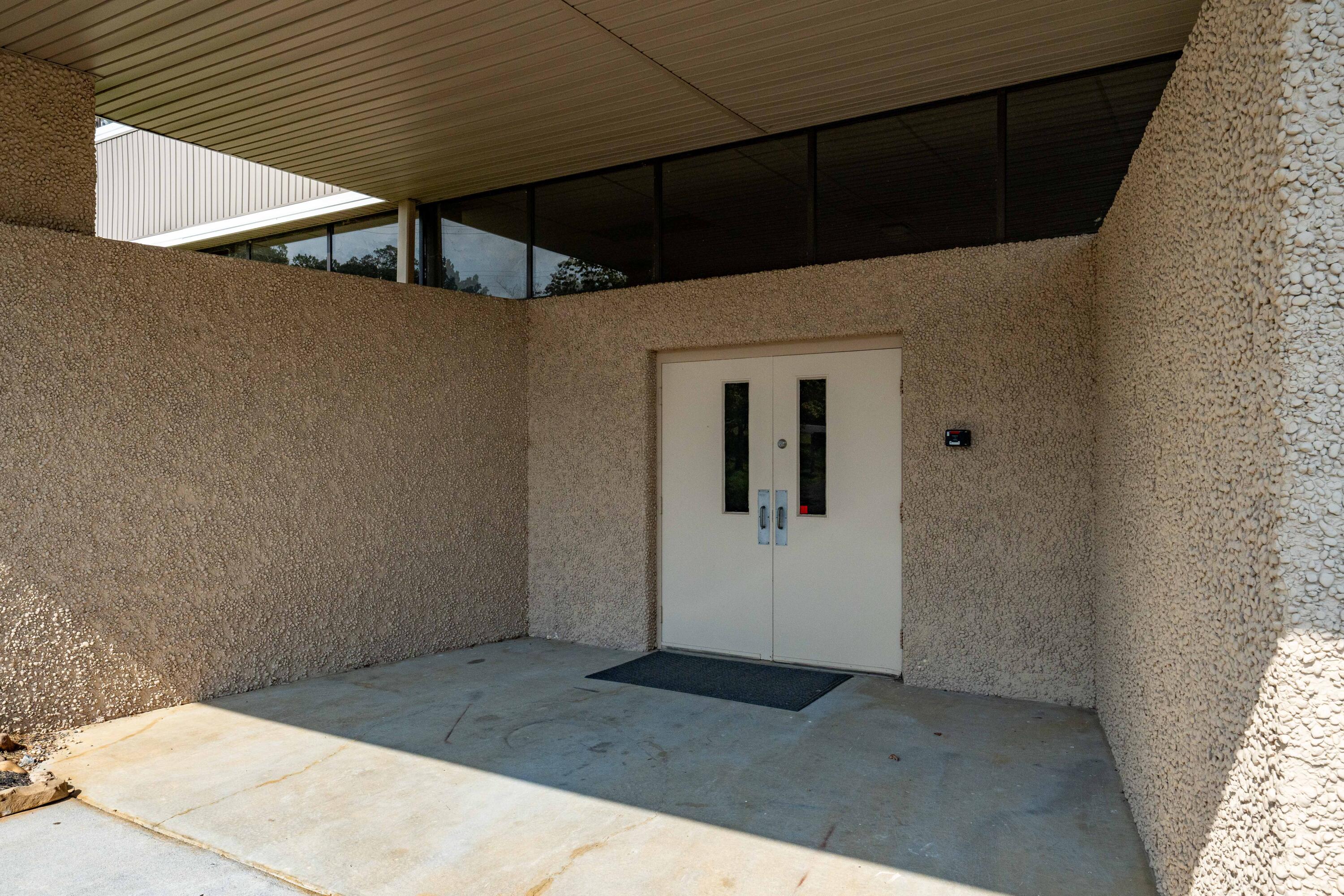 408 East Mountain View Road