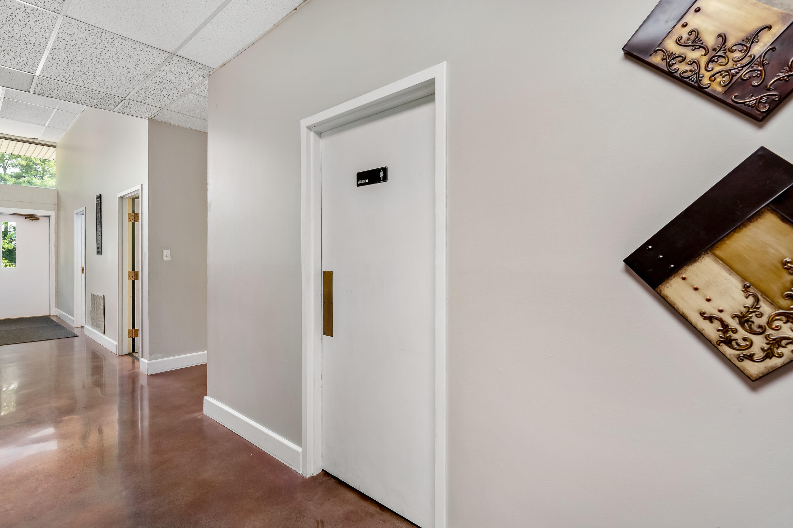 408 East Mountain View Road