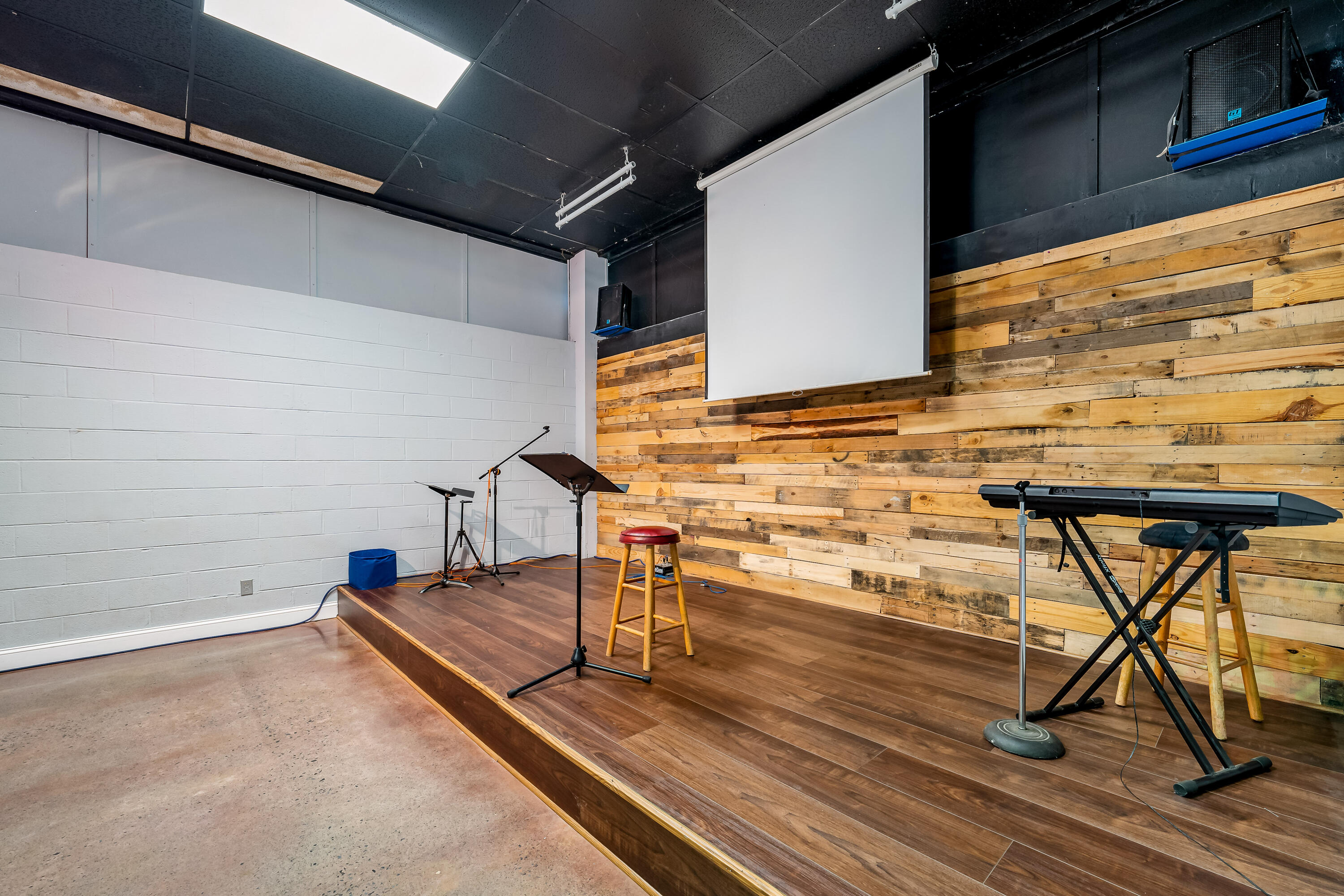 408 East Mountain View Road