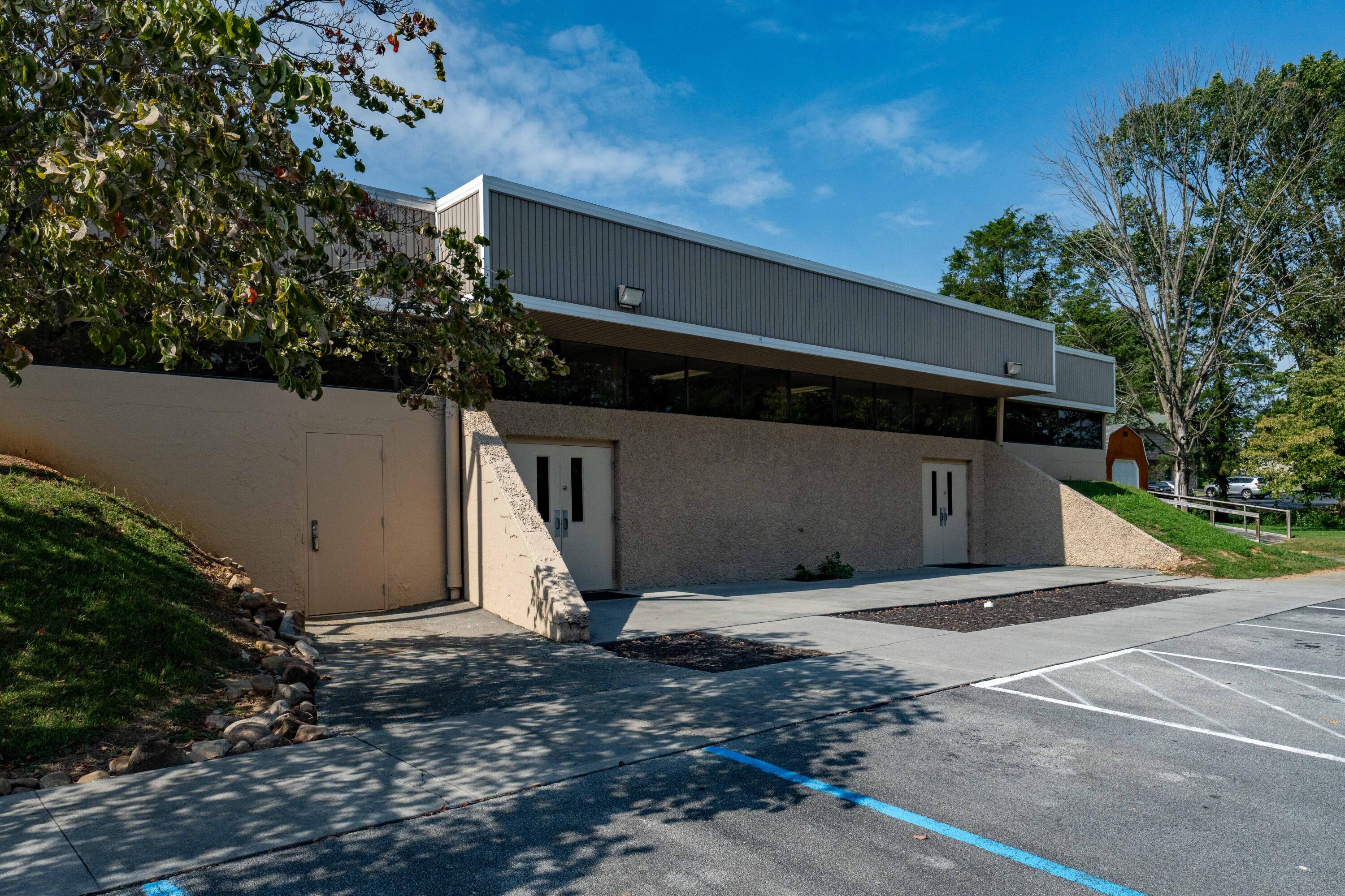 408 East Mountain View Road
