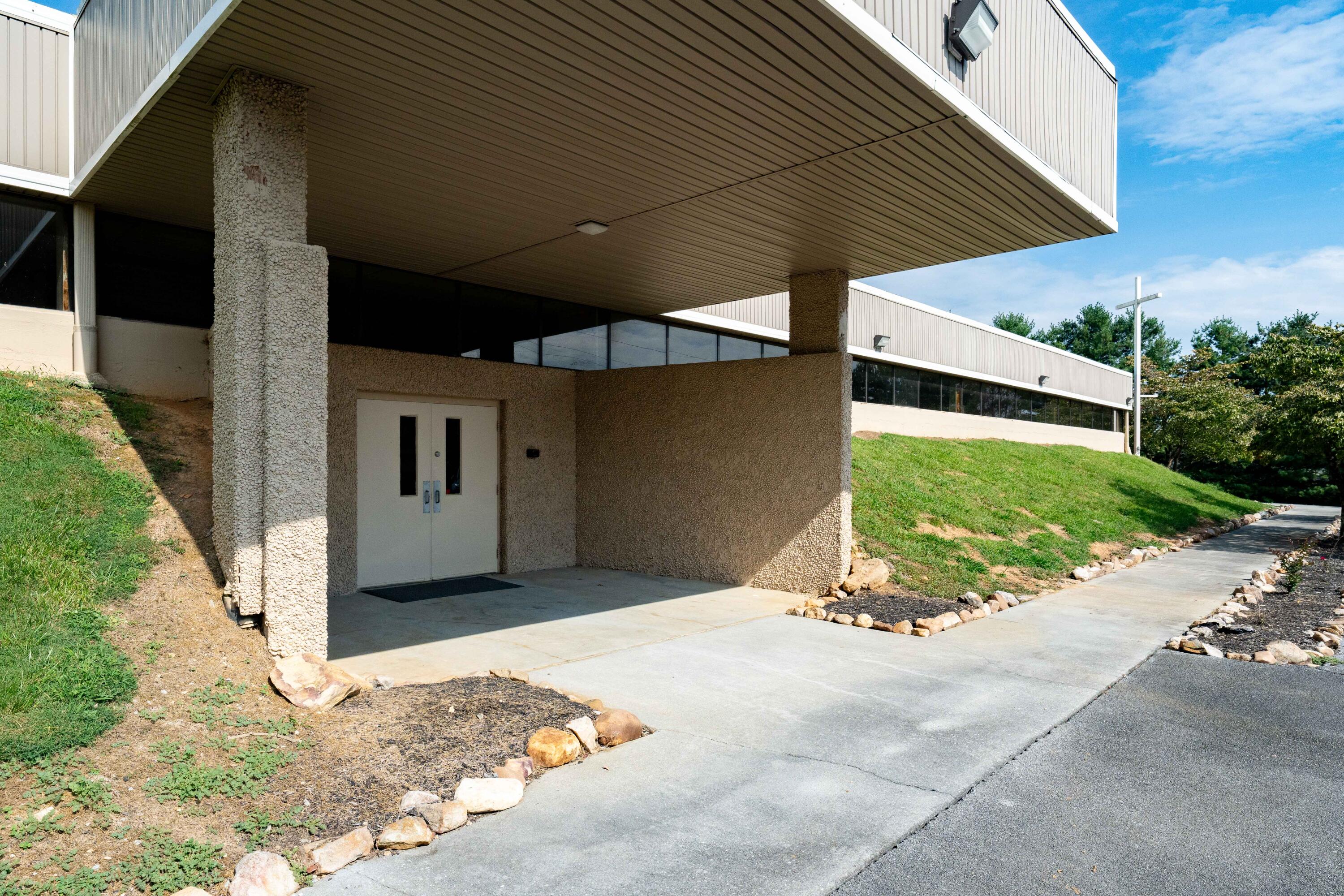 408 East Mountain View Road