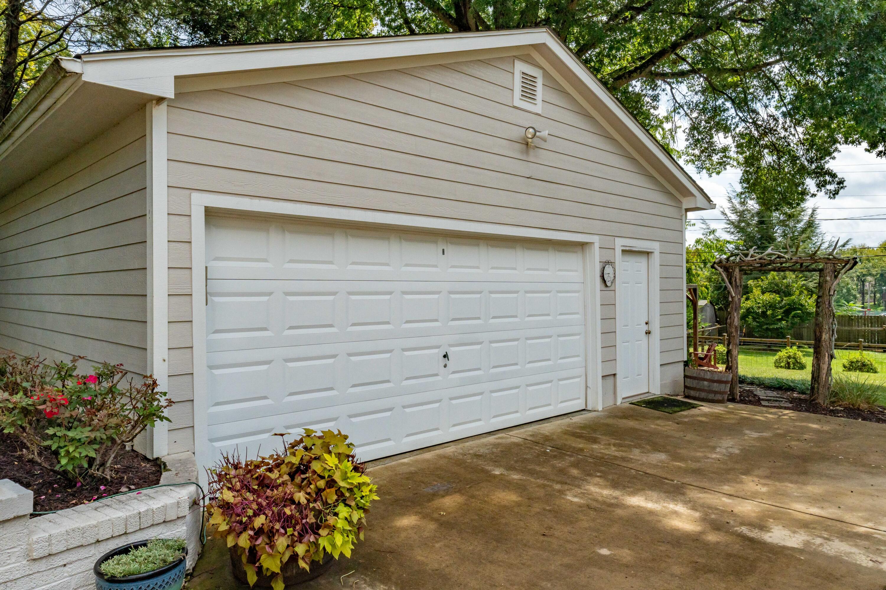 1461 Holston Drive