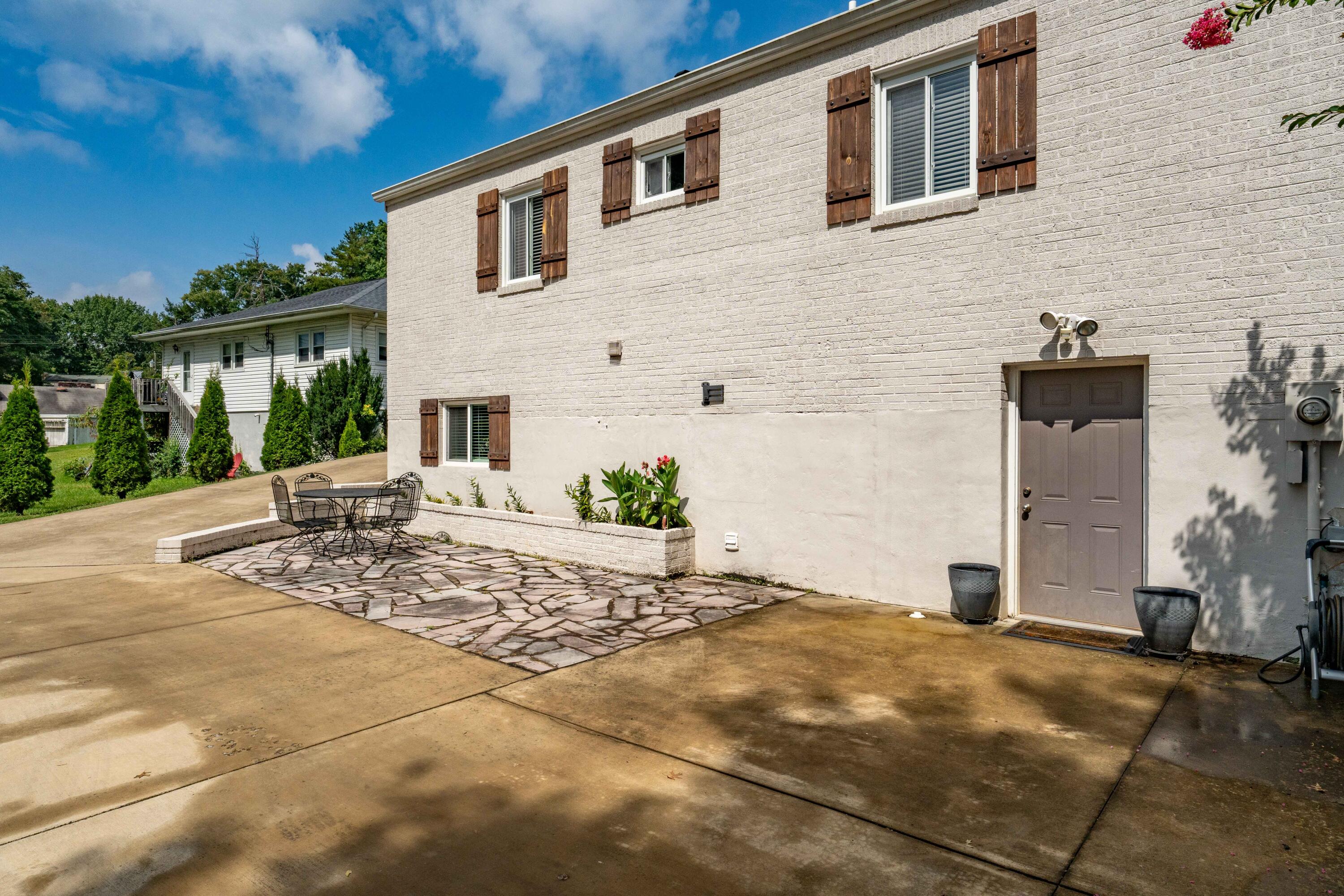 1461 Holston Drive
