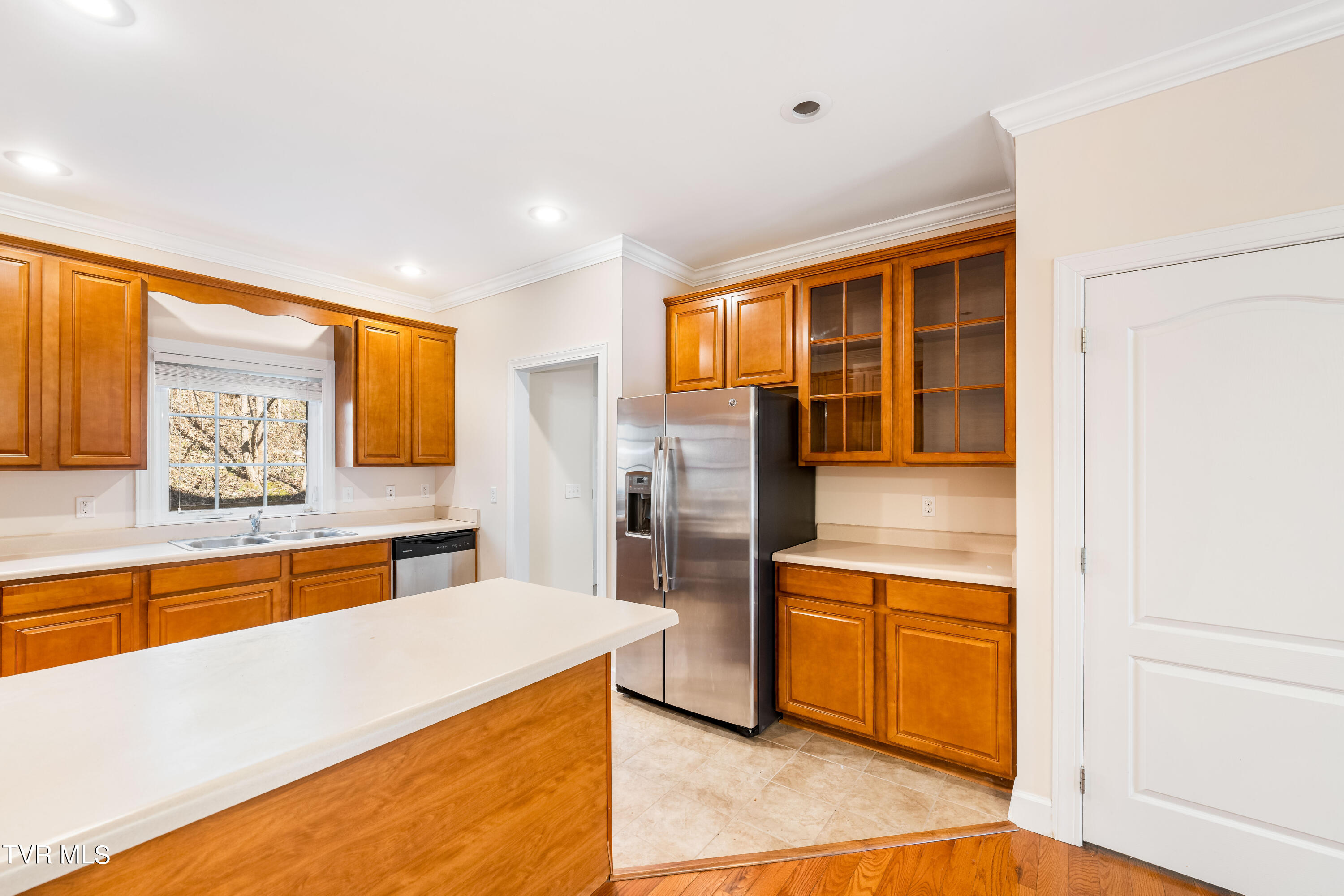 1098 Cherokee Road, 3