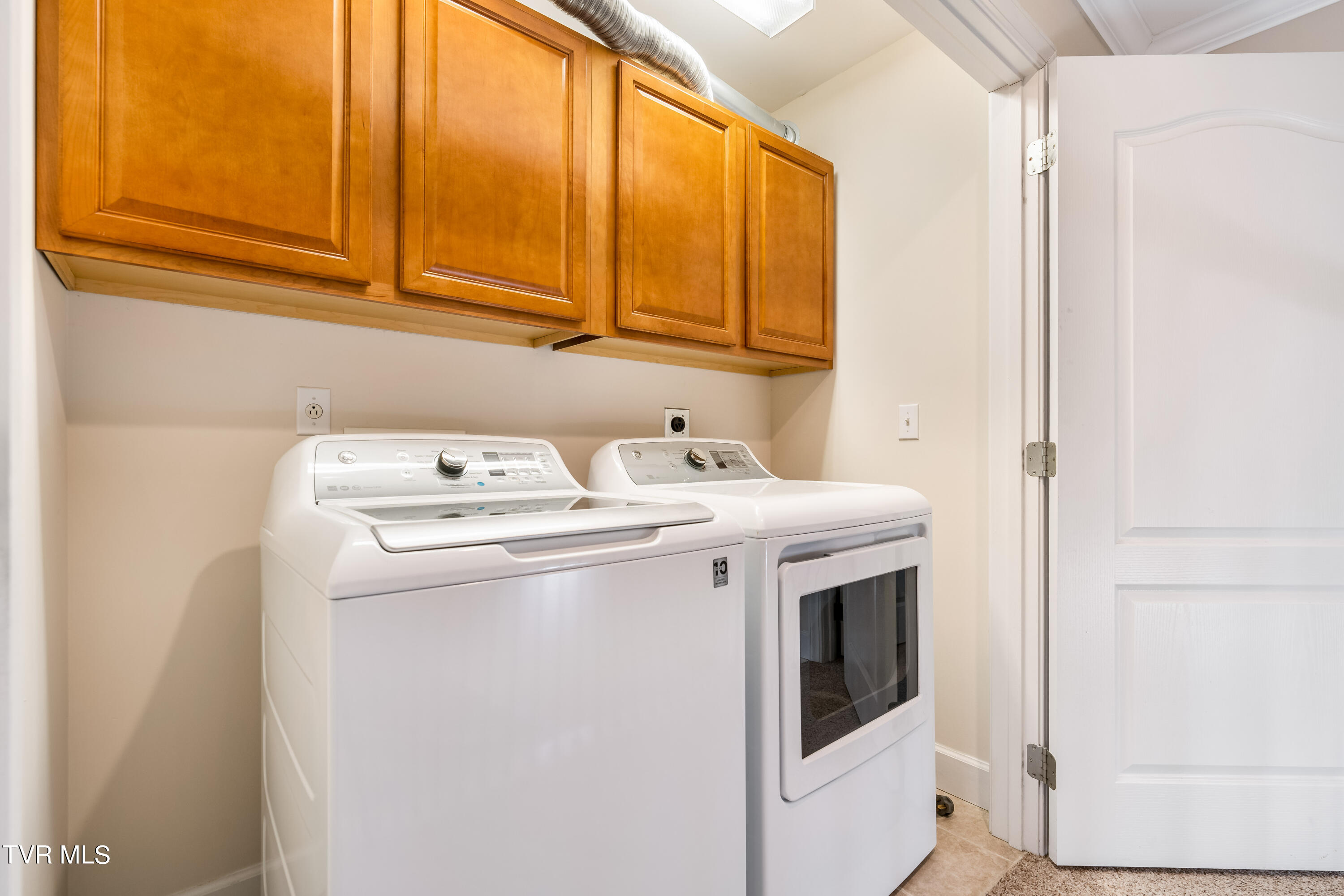1098 Cherokee Road, 3