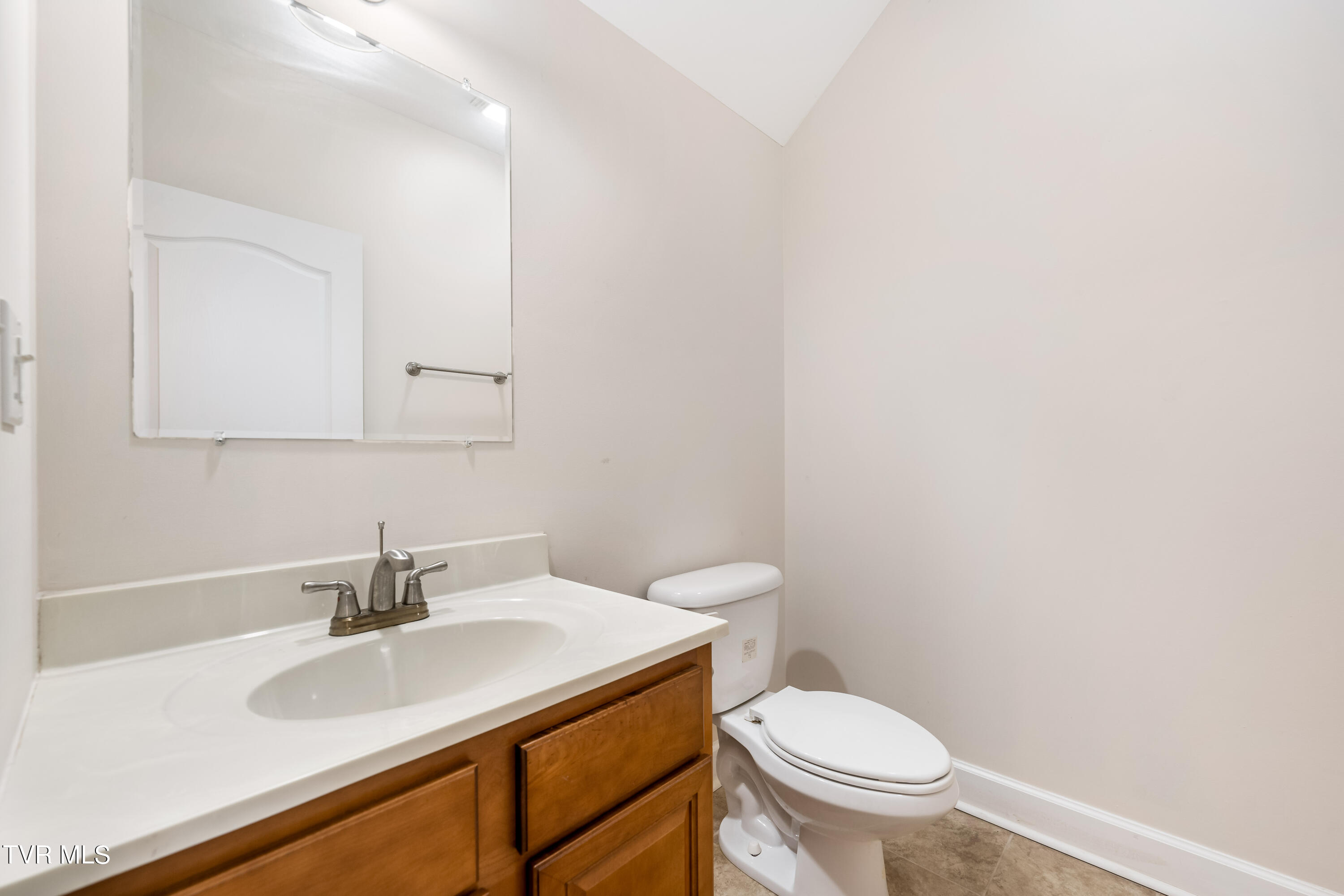1098 Cherokee Road, 3