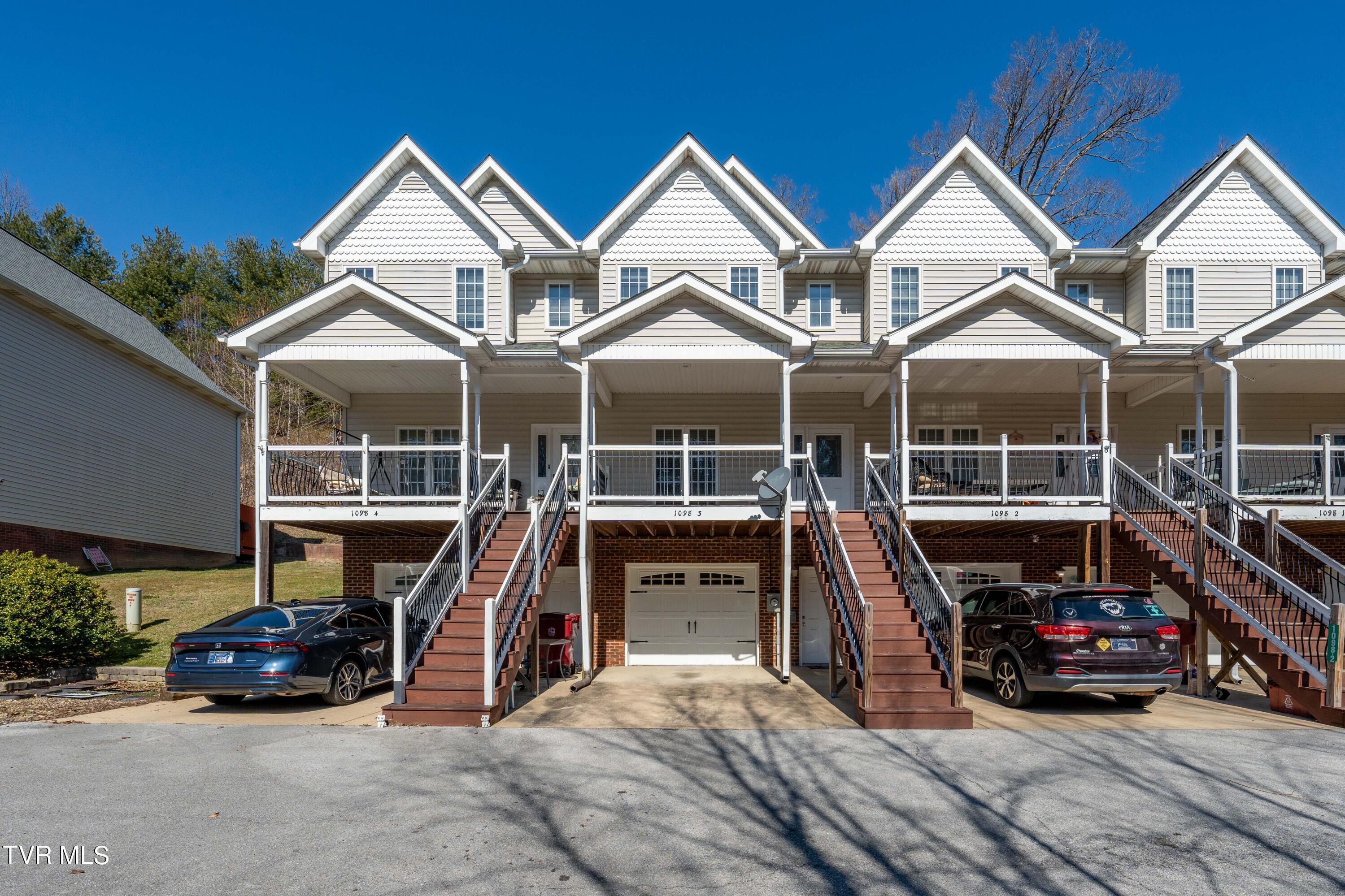 1098 Cherokee Road, 3