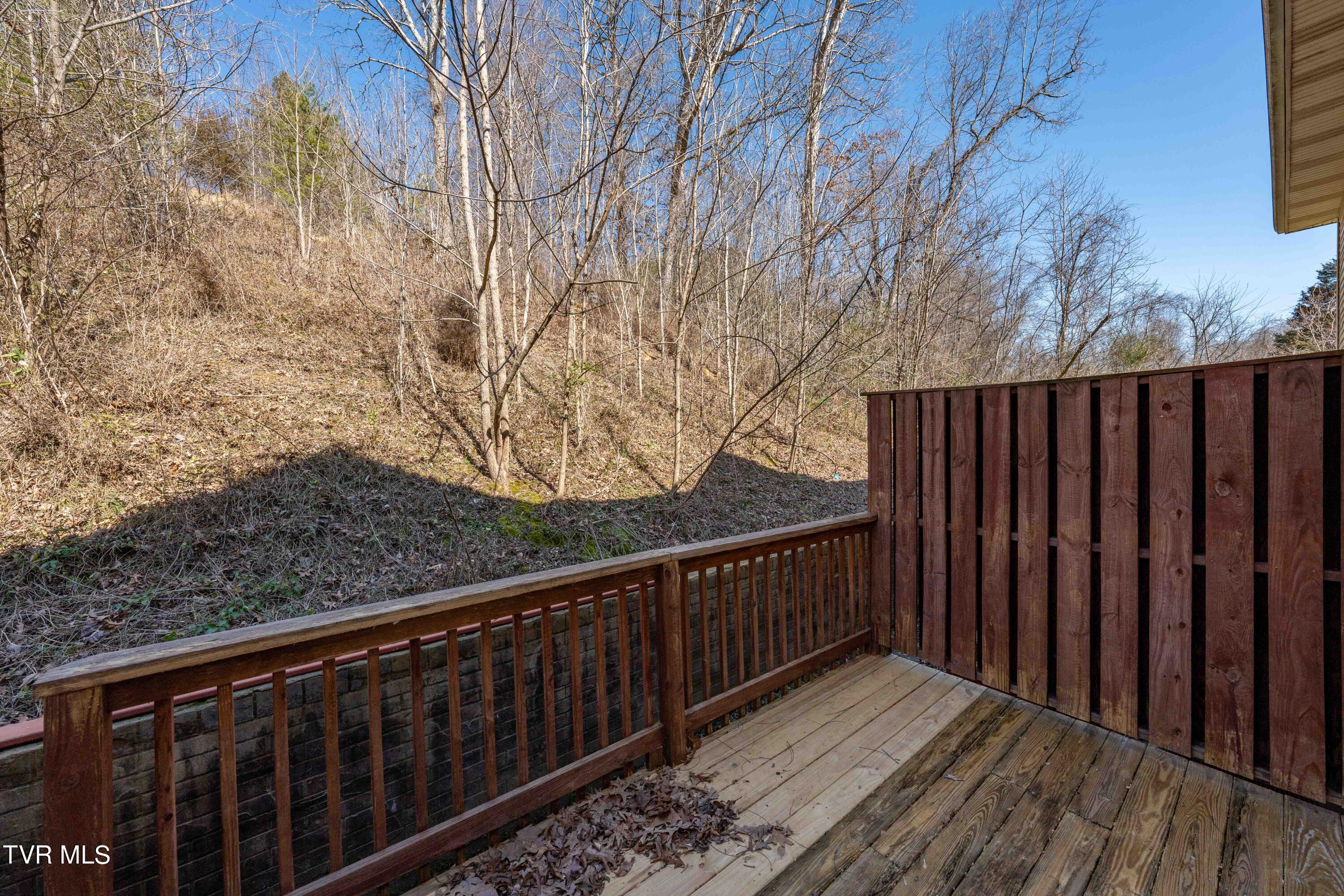 1098 Cherokee Road, 3