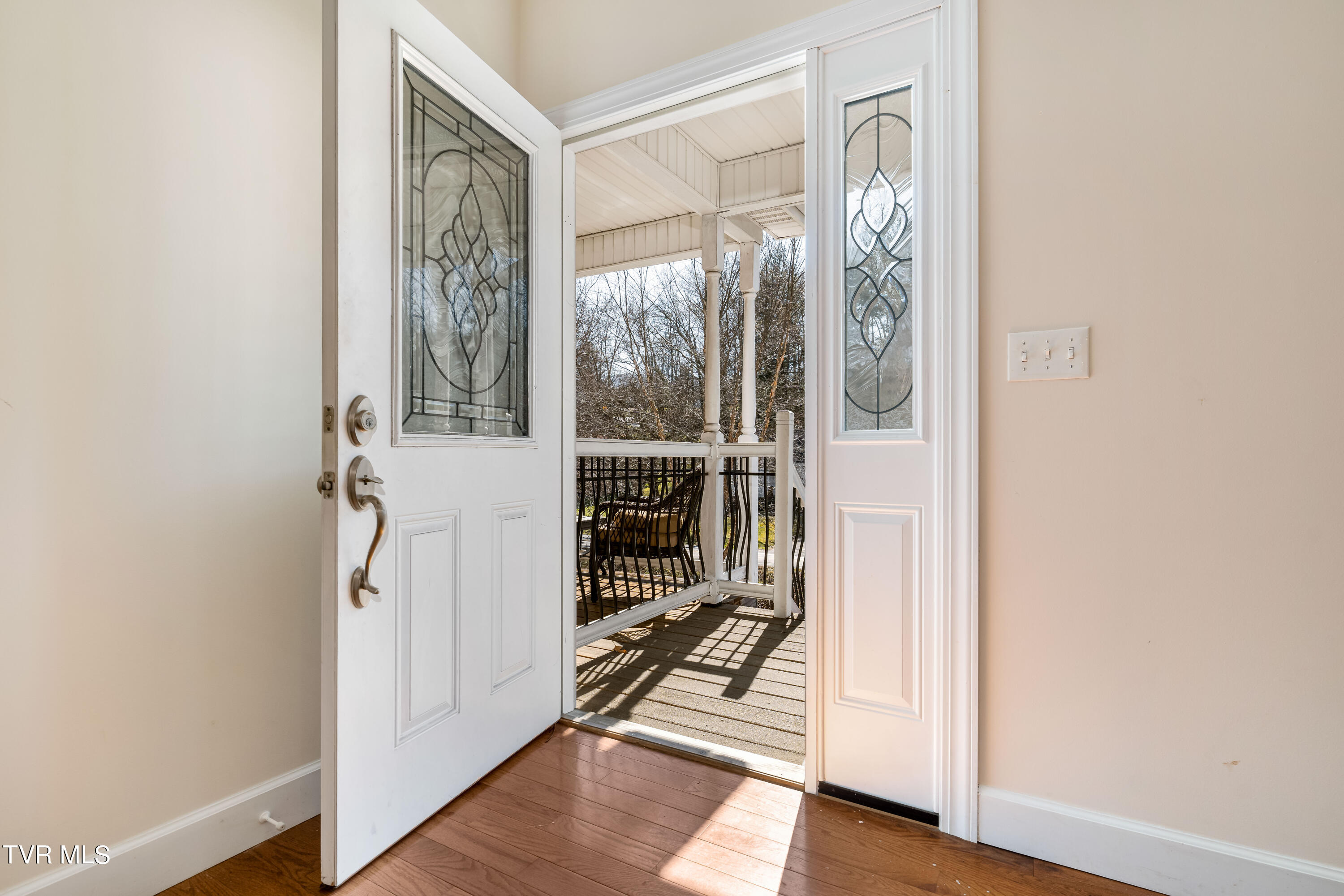 1098 Cherokee Road, 3