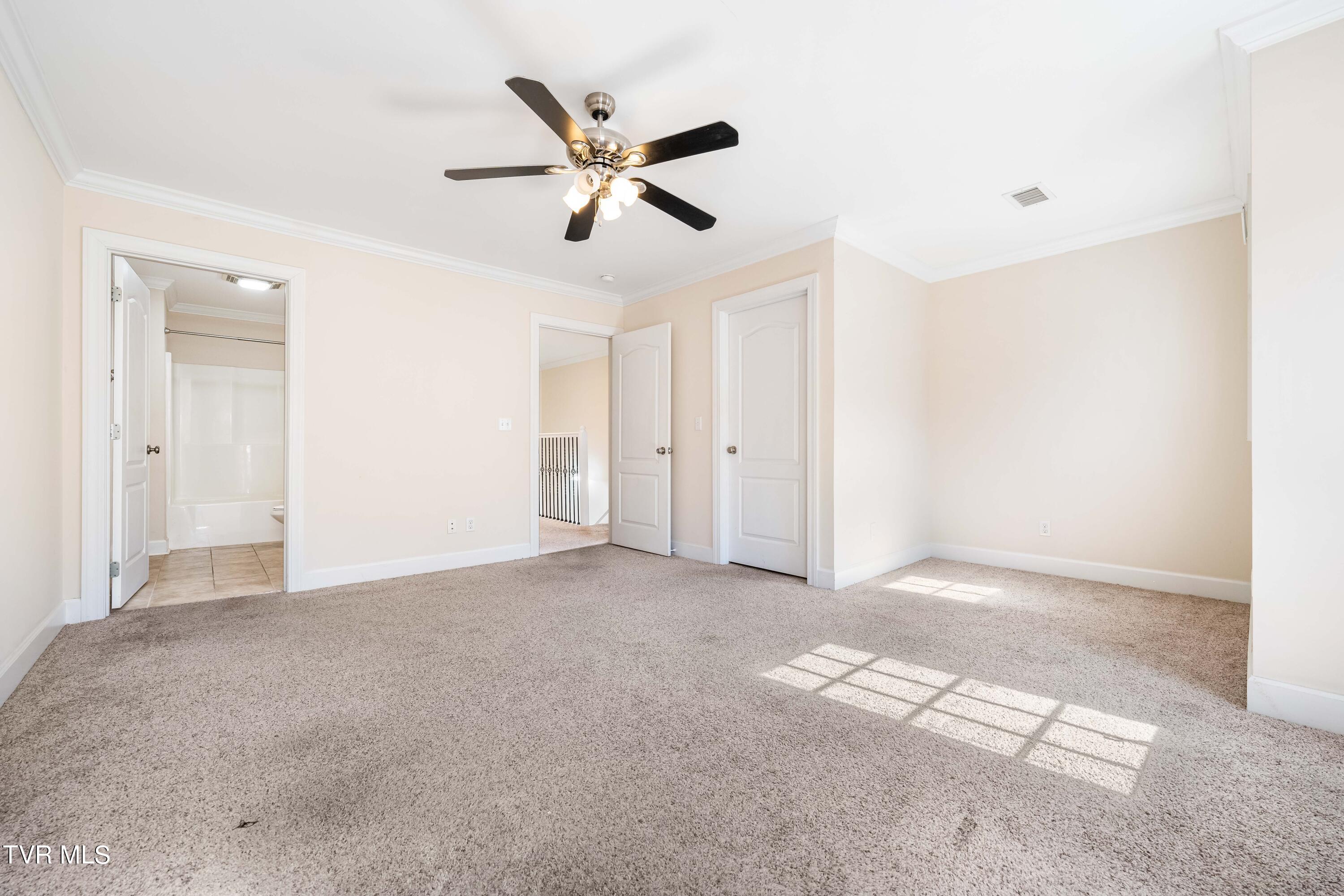 1098 Cherokee Road, 3