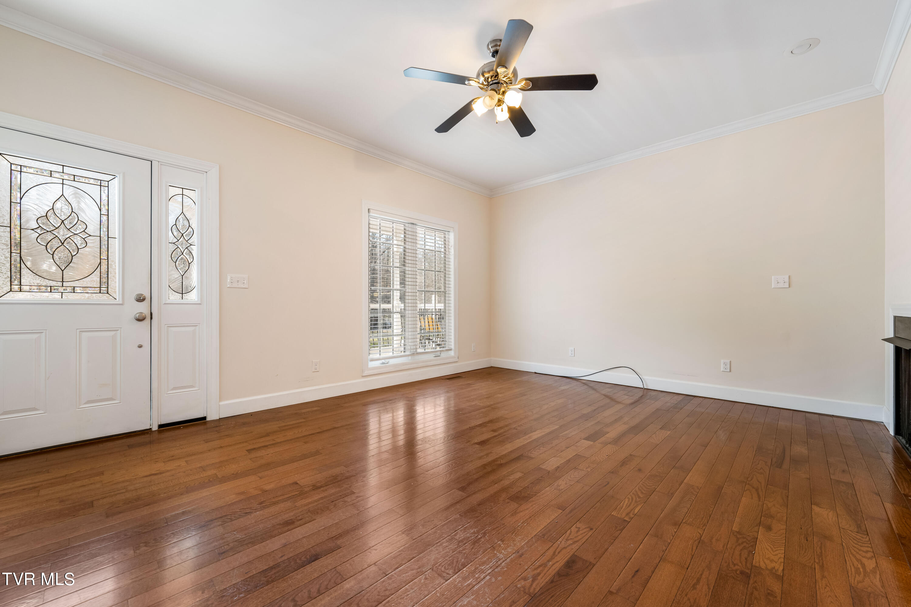 1098 Cherokee Road, 3