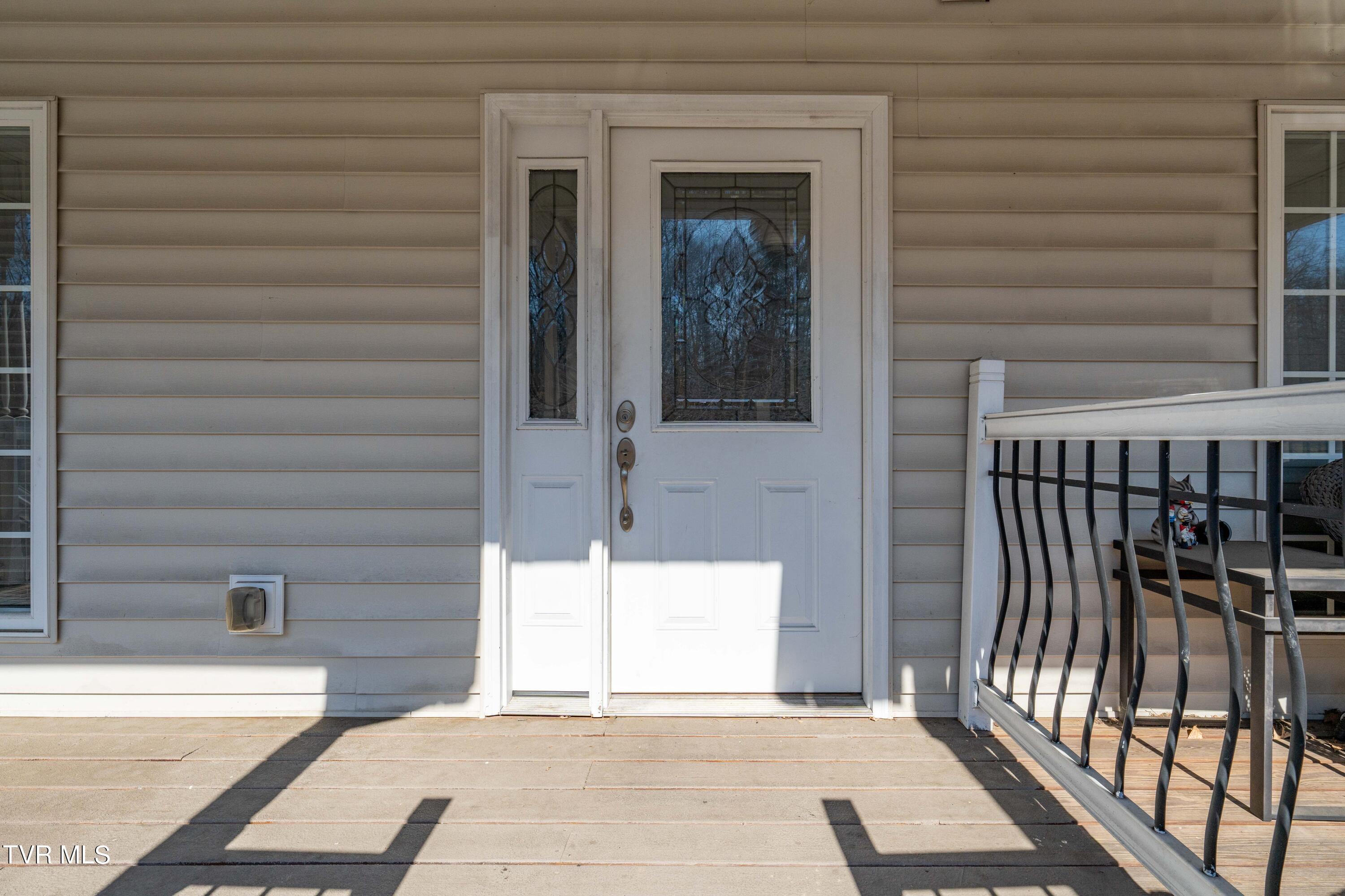 1098 Cherokee Road, 3