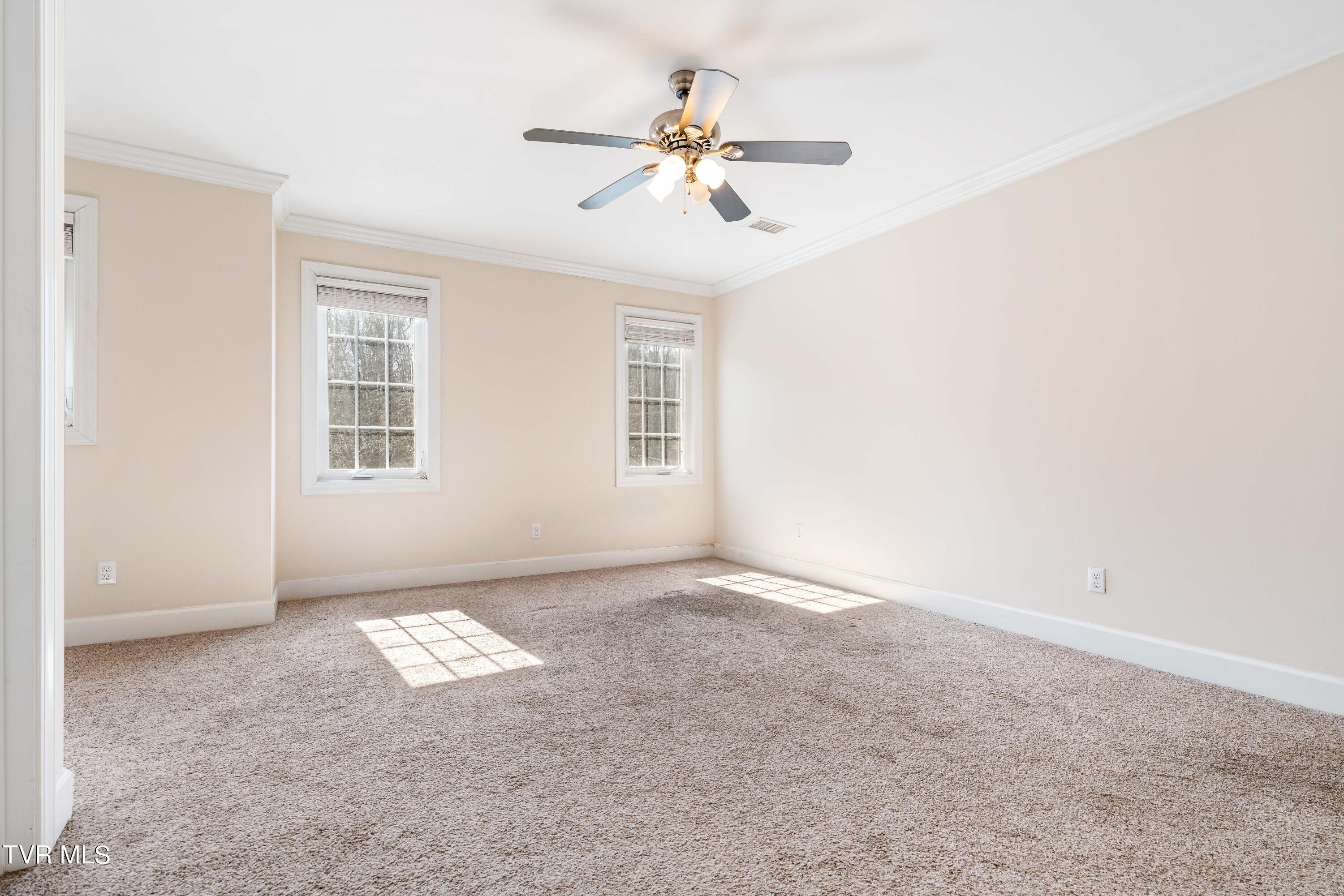1098 Cherokee Road, 3