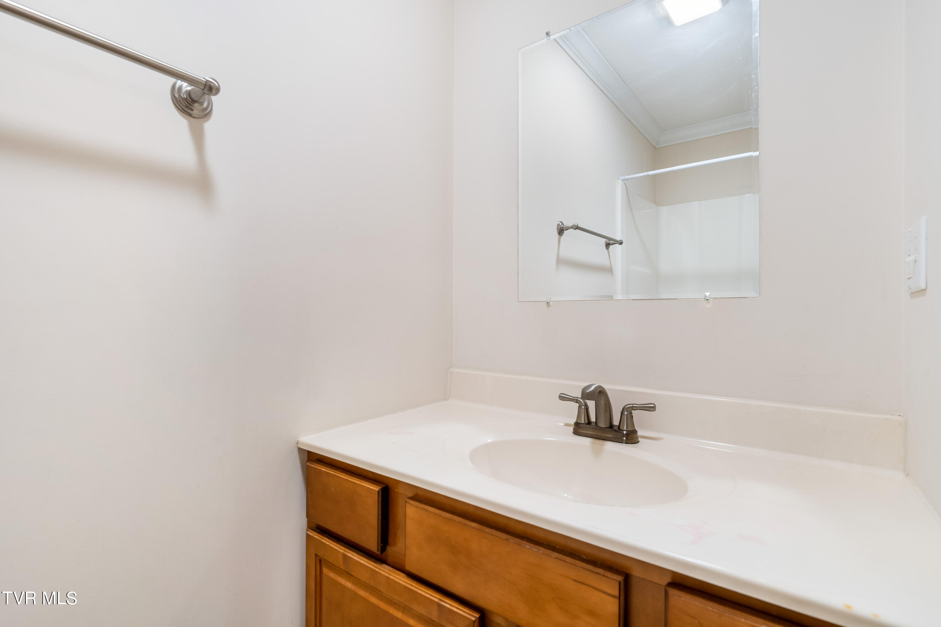 1098 Cherokee Road, 3