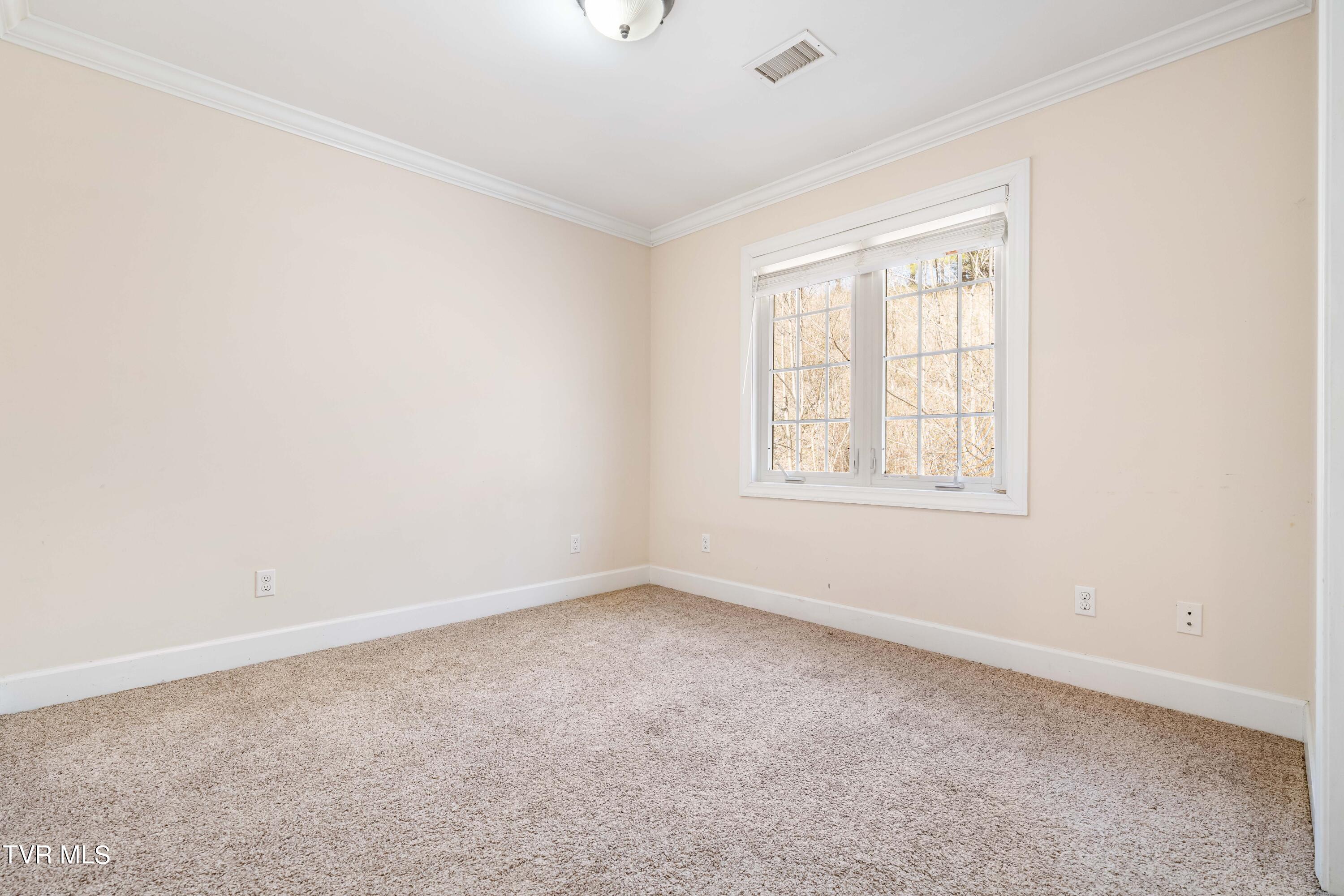 1098 Cherokee Road, 3