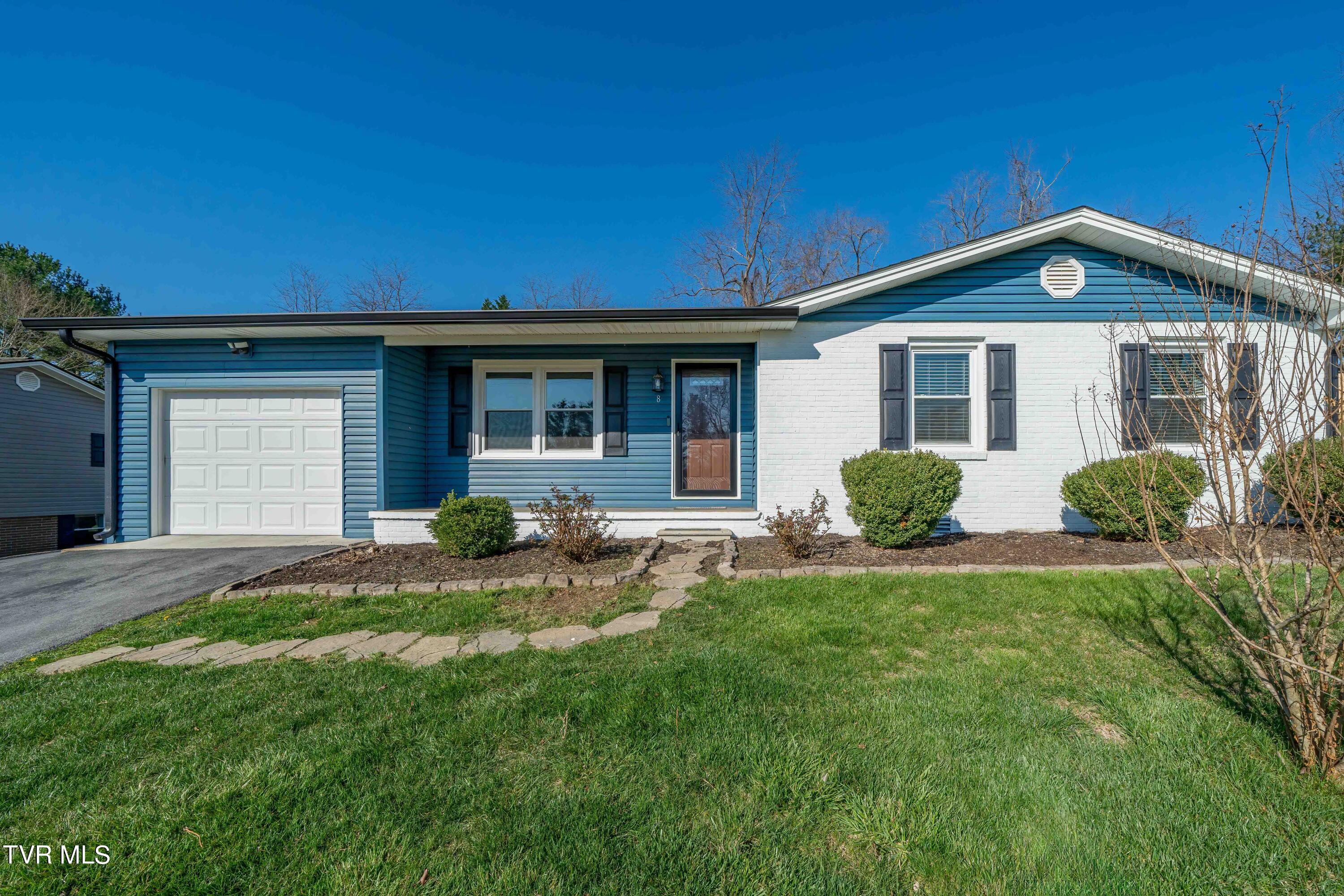 8 Hastings Court