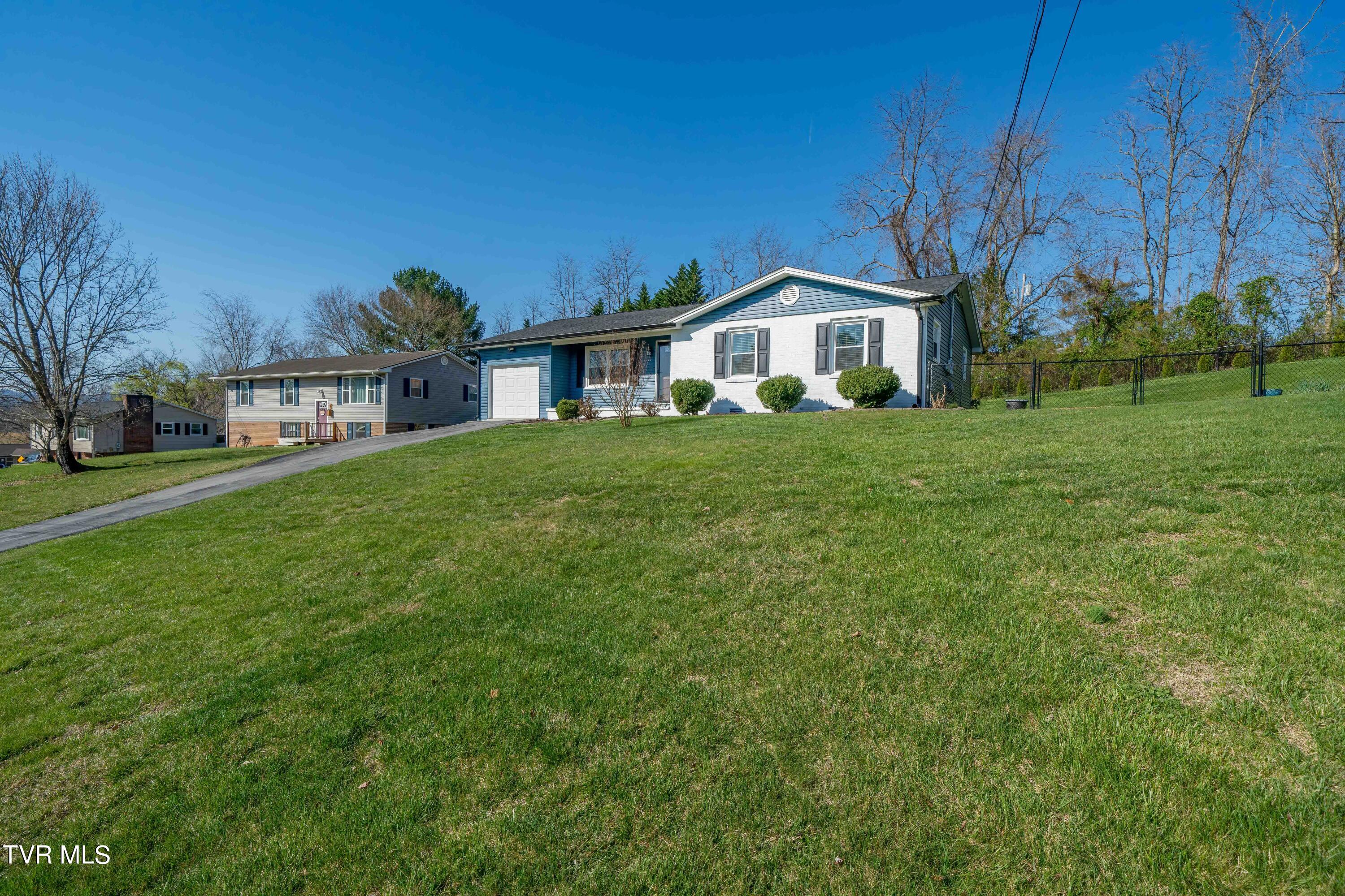 8 Hastings Court
