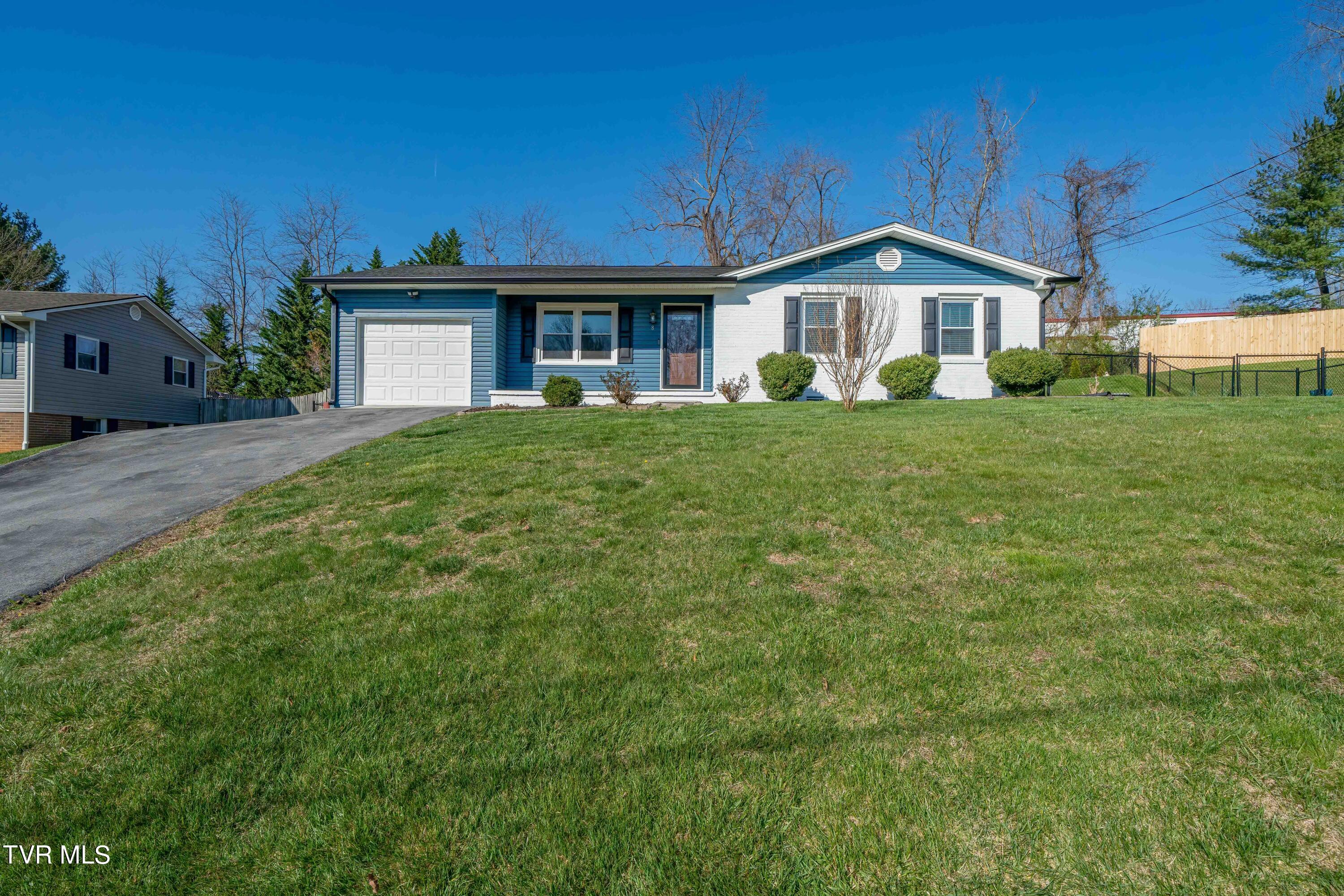8 Hastings Court