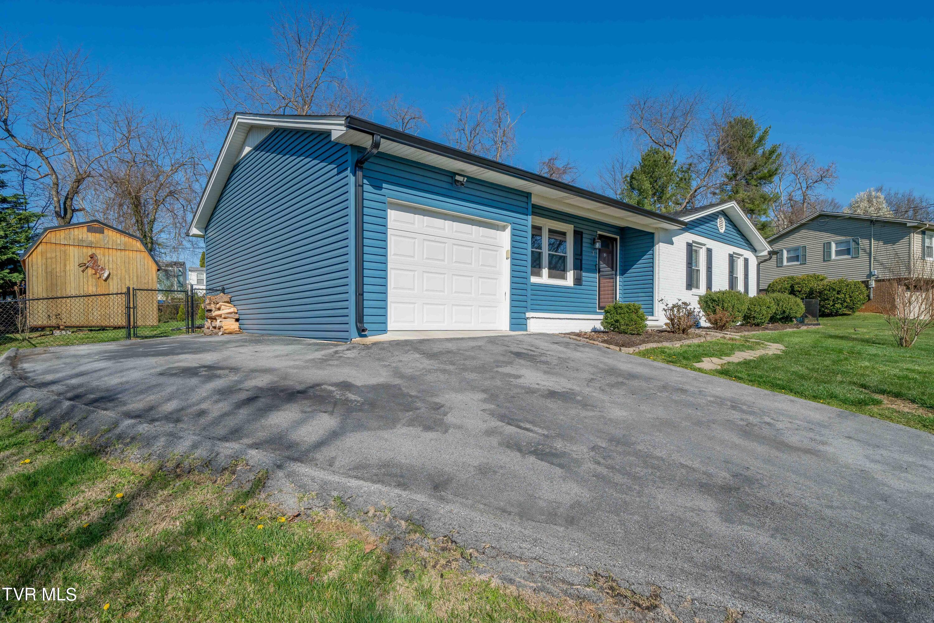 8 Hastings Court
