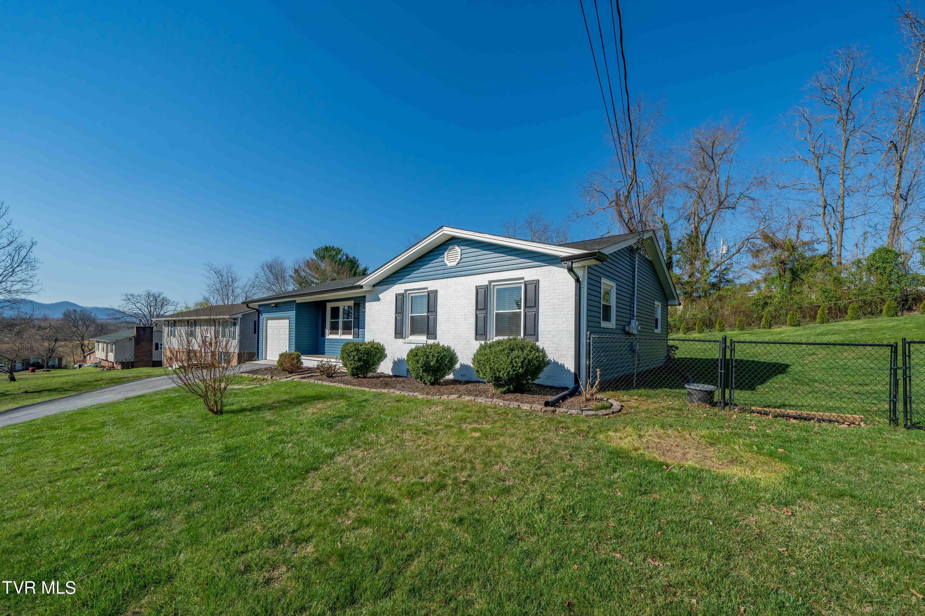 8 Hastings Court