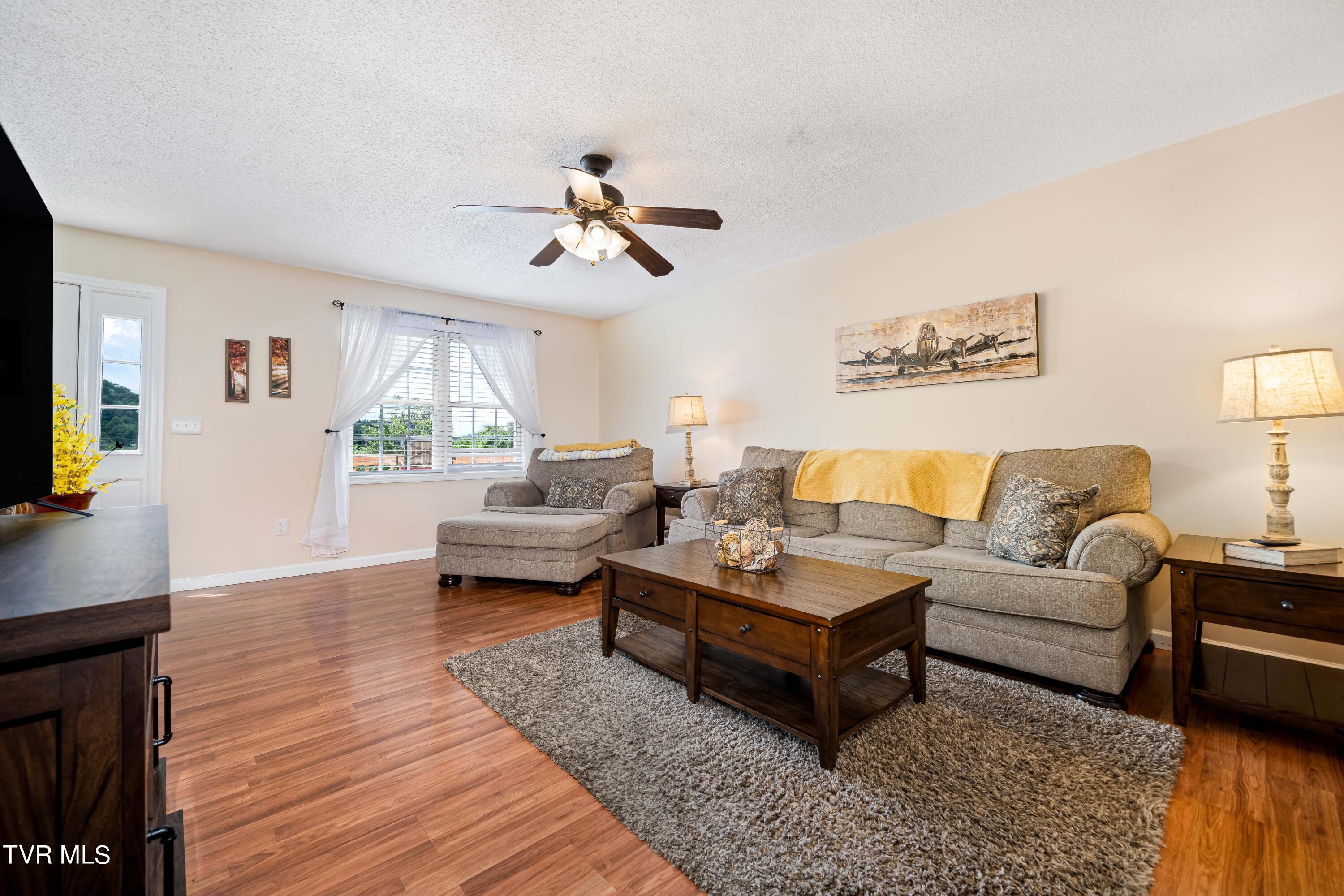 112 Winners Circle, B5