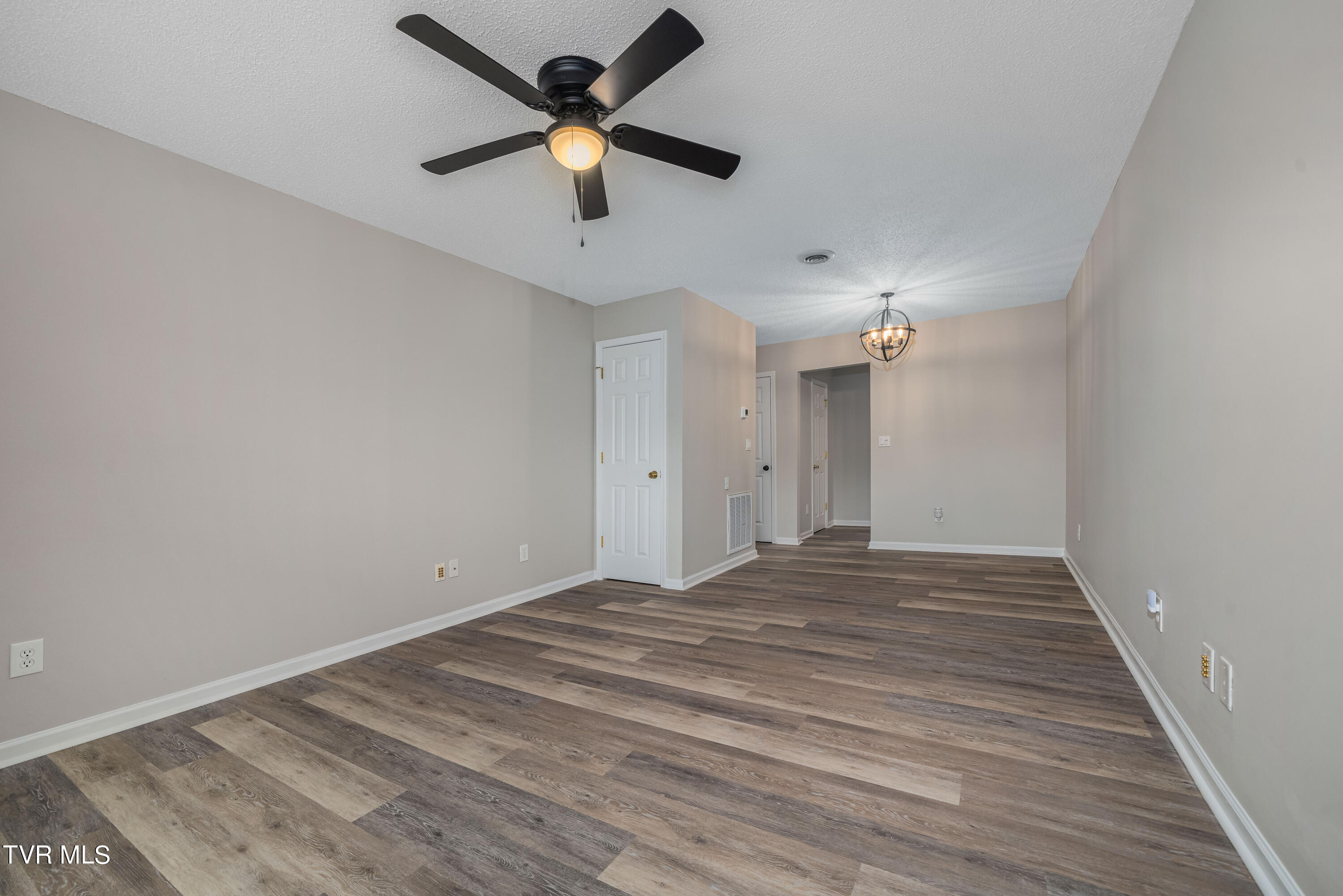 1700 Lone Oak Road, 5