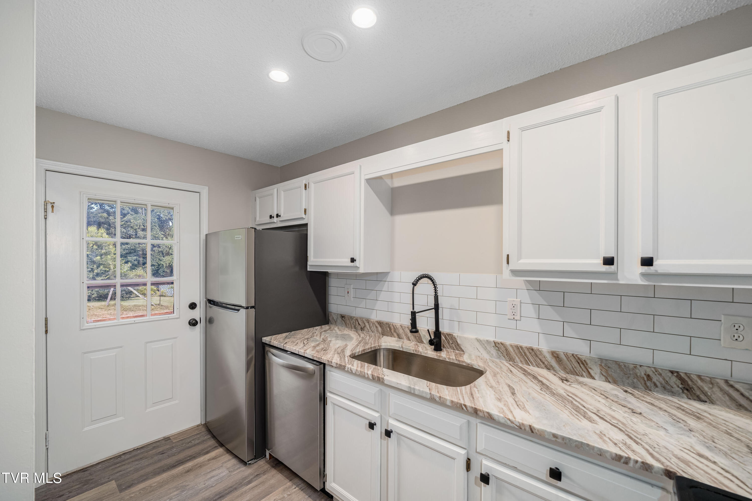 1700 Lone Oak Road, 5