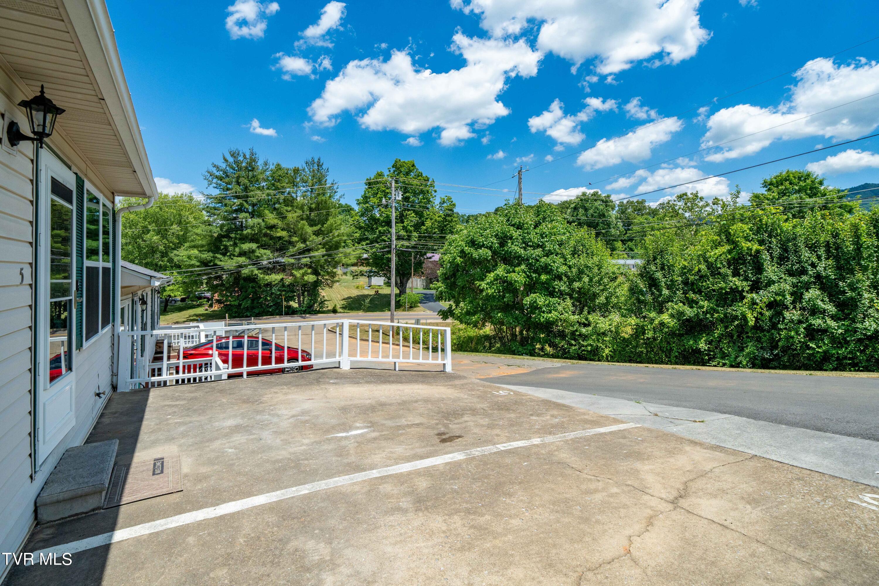 1700 Lone Oak Road, 5