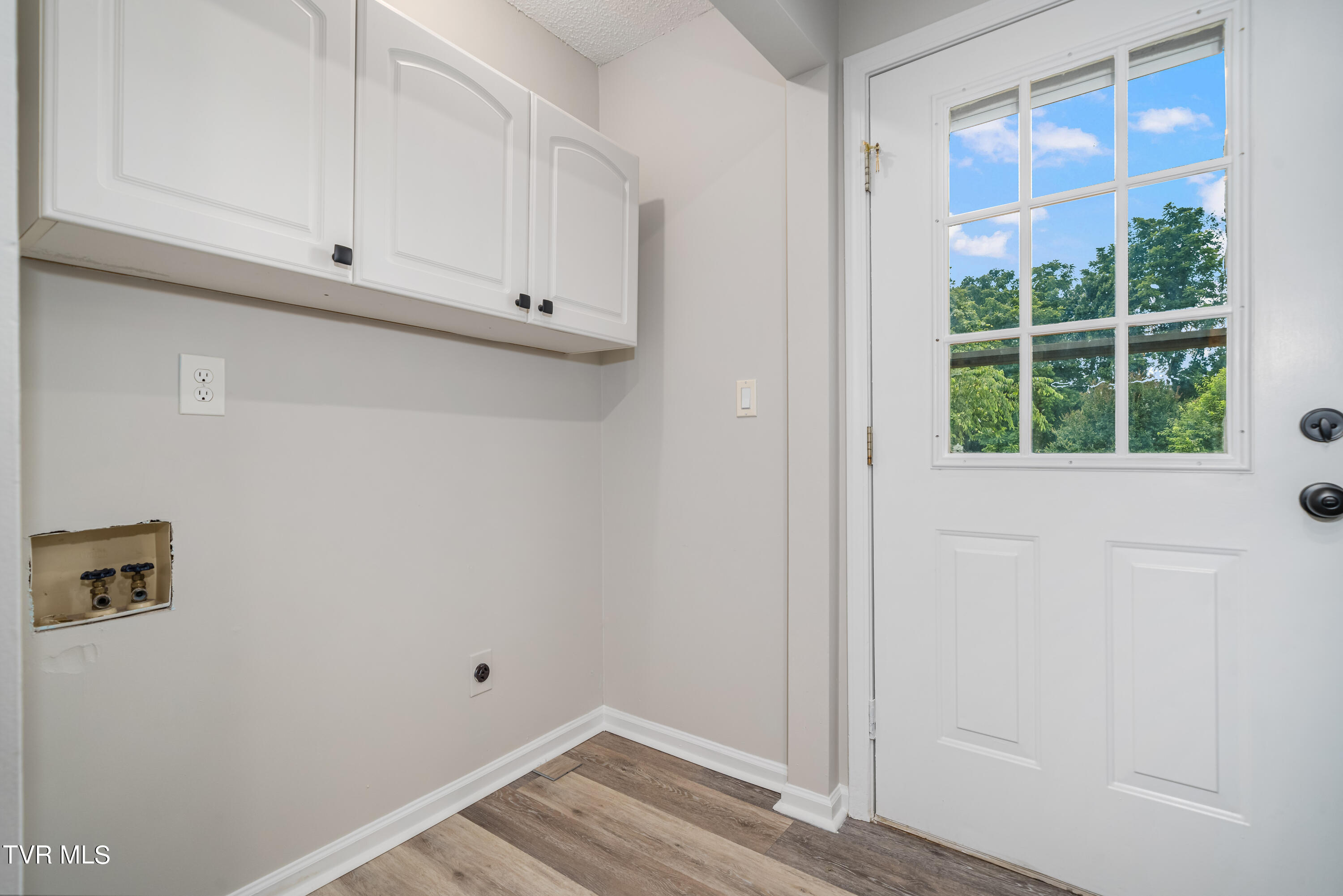 1700 Lone Oak Road, 5