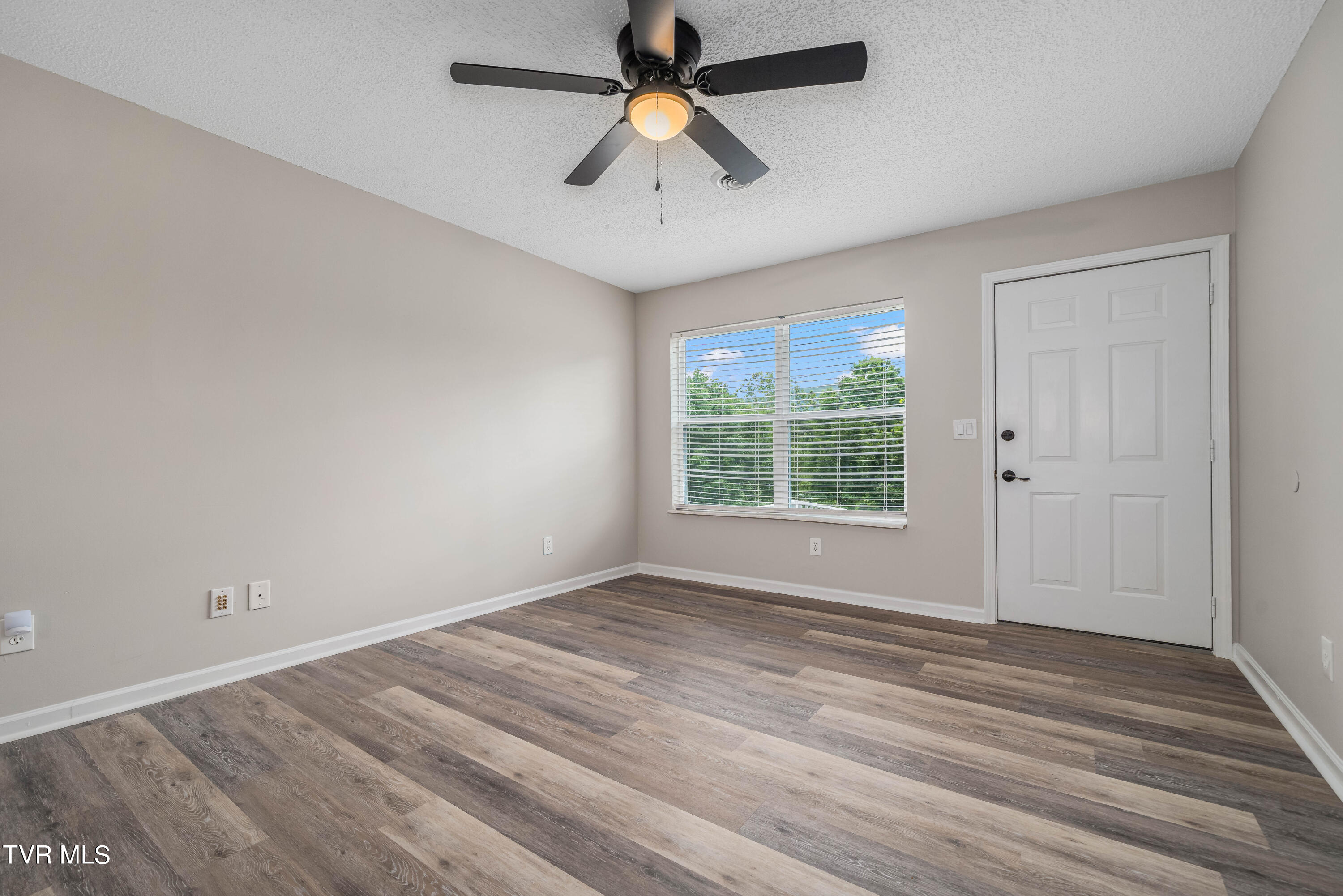 1700 Lone Oak Road, 5