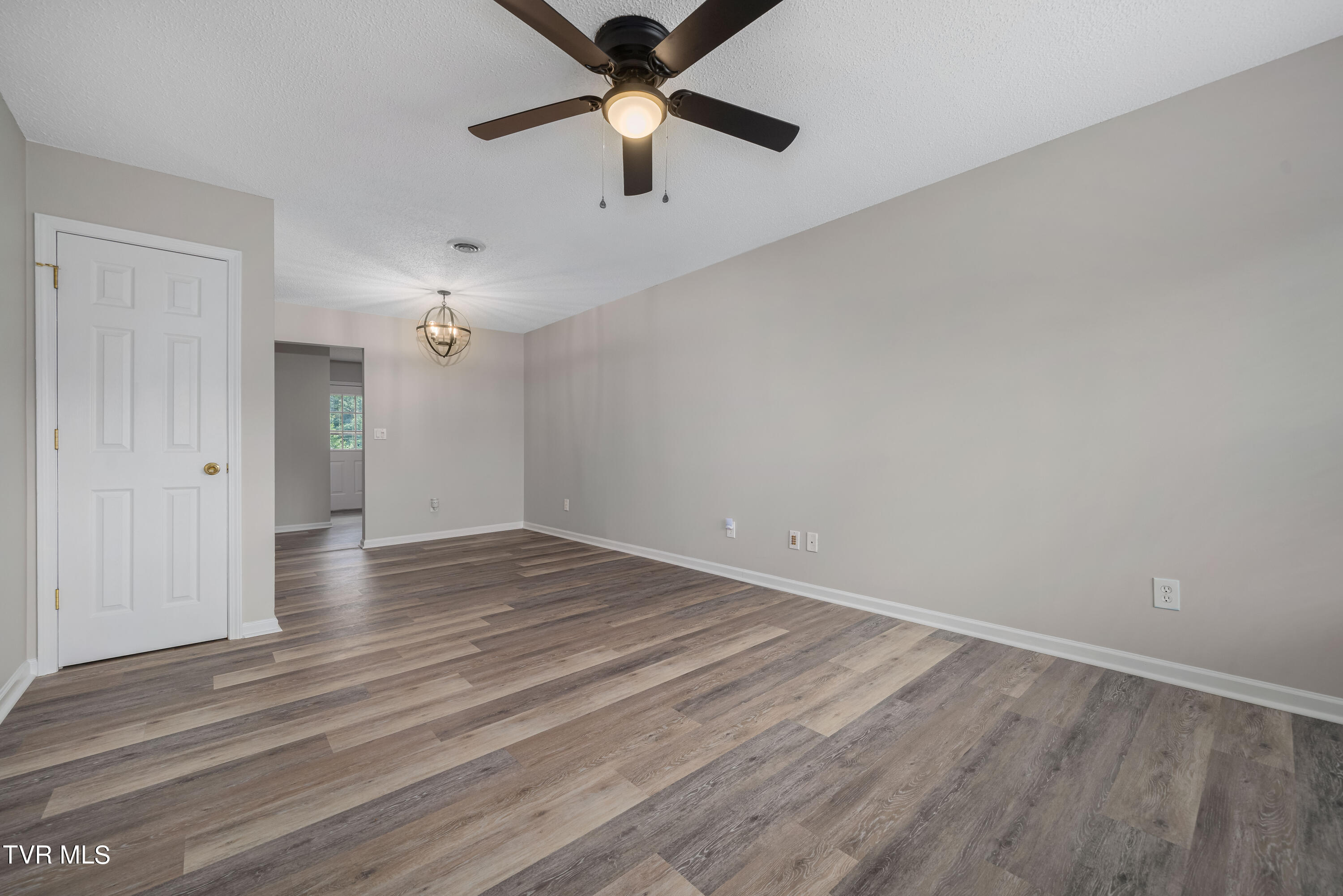 1700 Lone Oak Road, 5