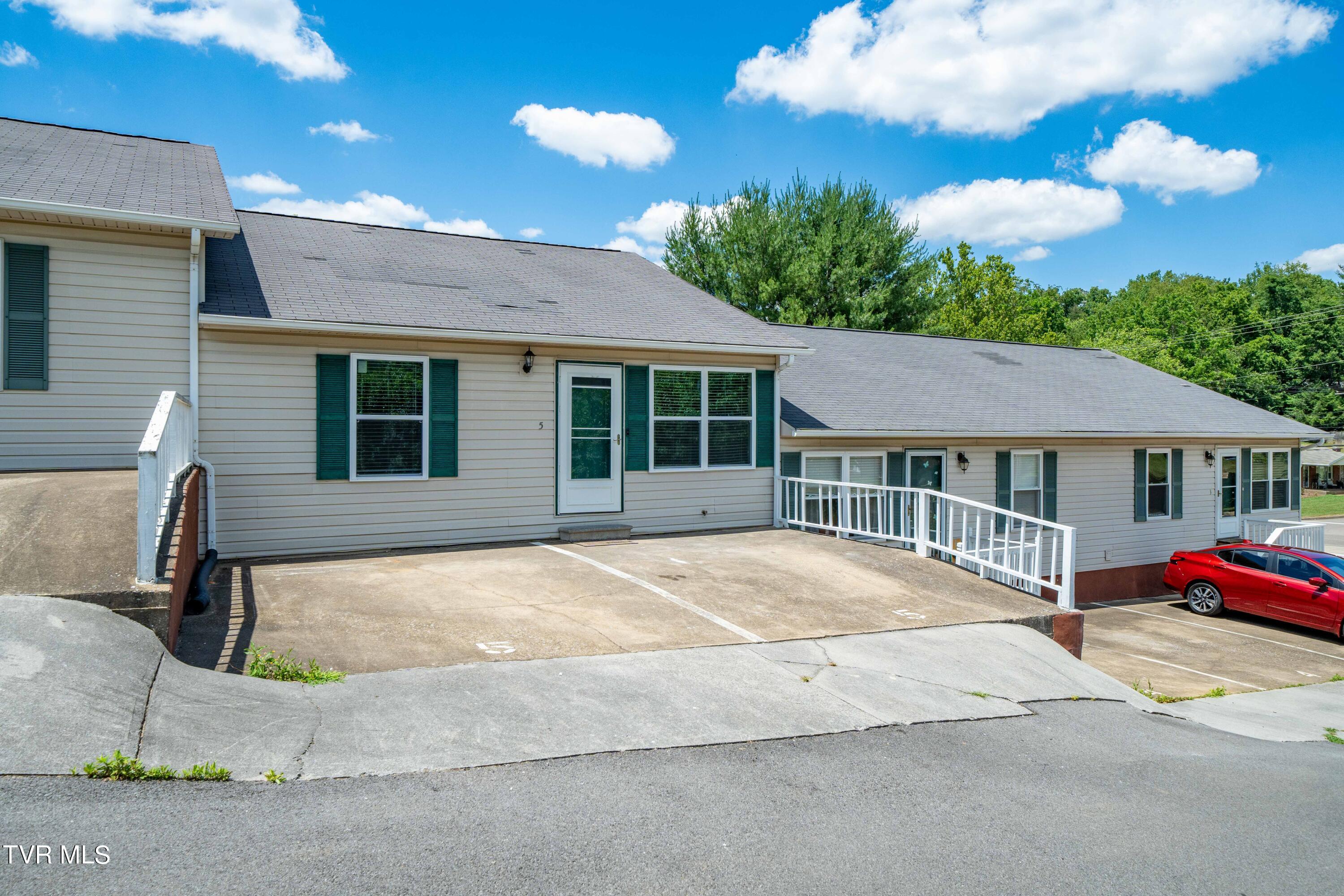 1700 Lone Oak Road, 5