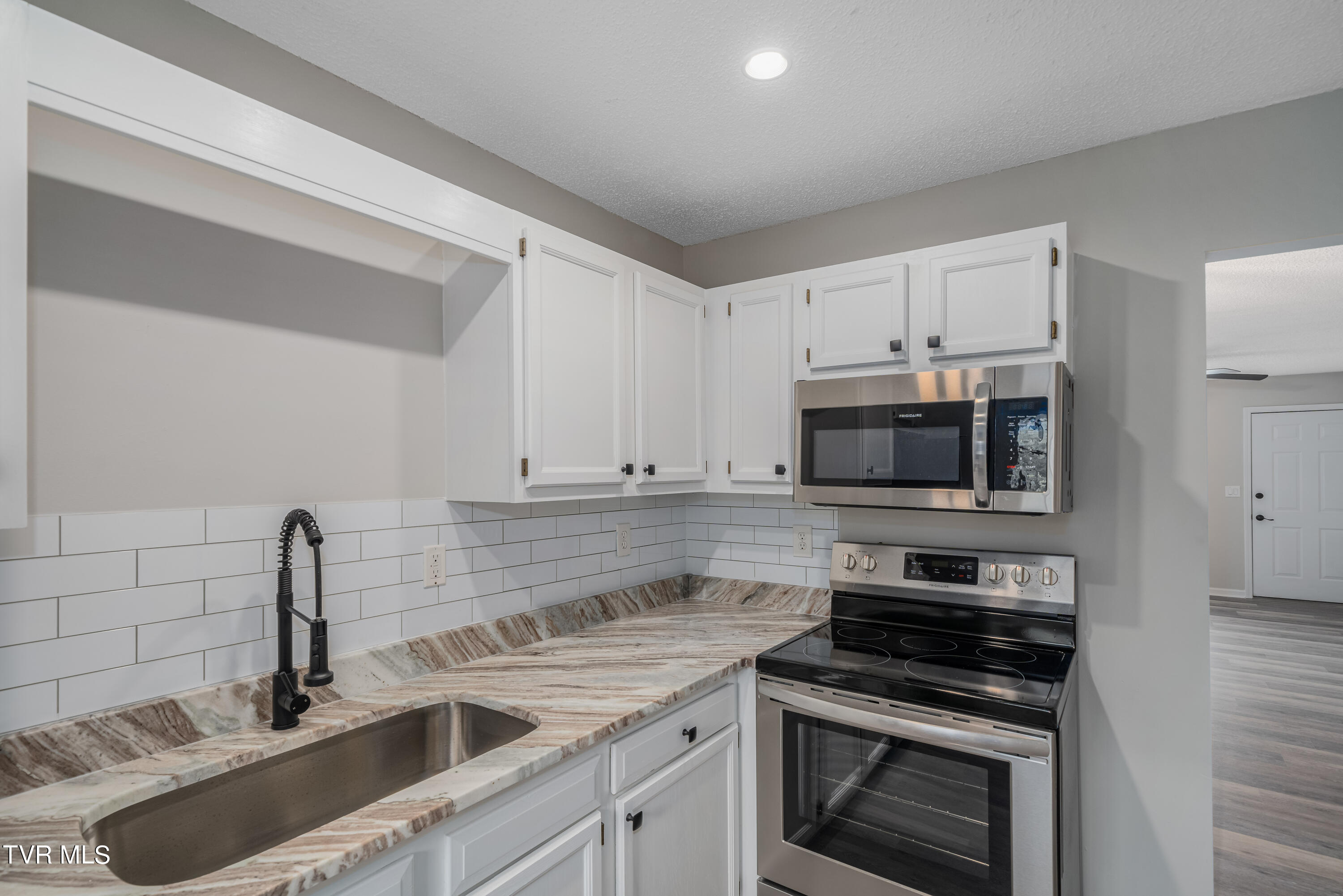 1700 Lone Oak Road, 5