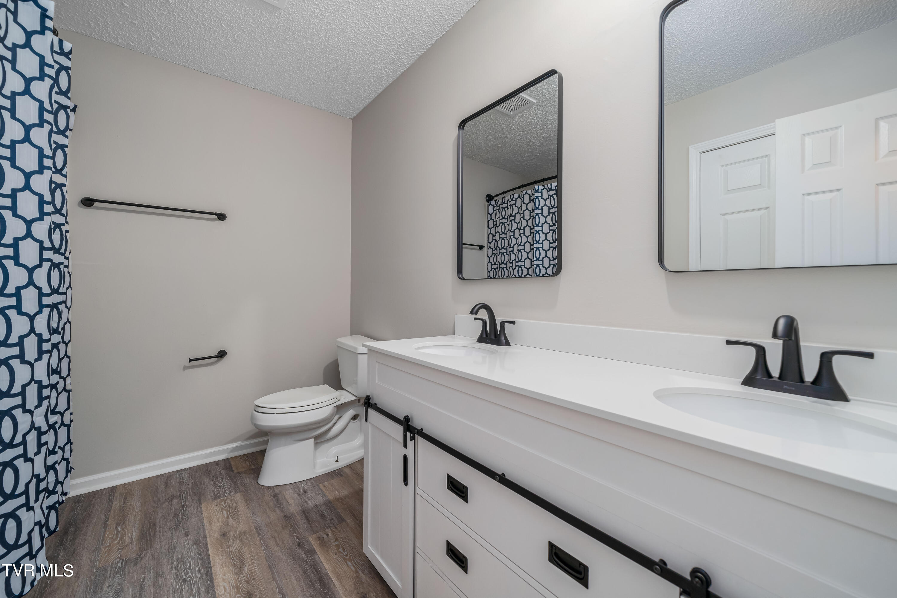 1700 Lone Oak Road, 5