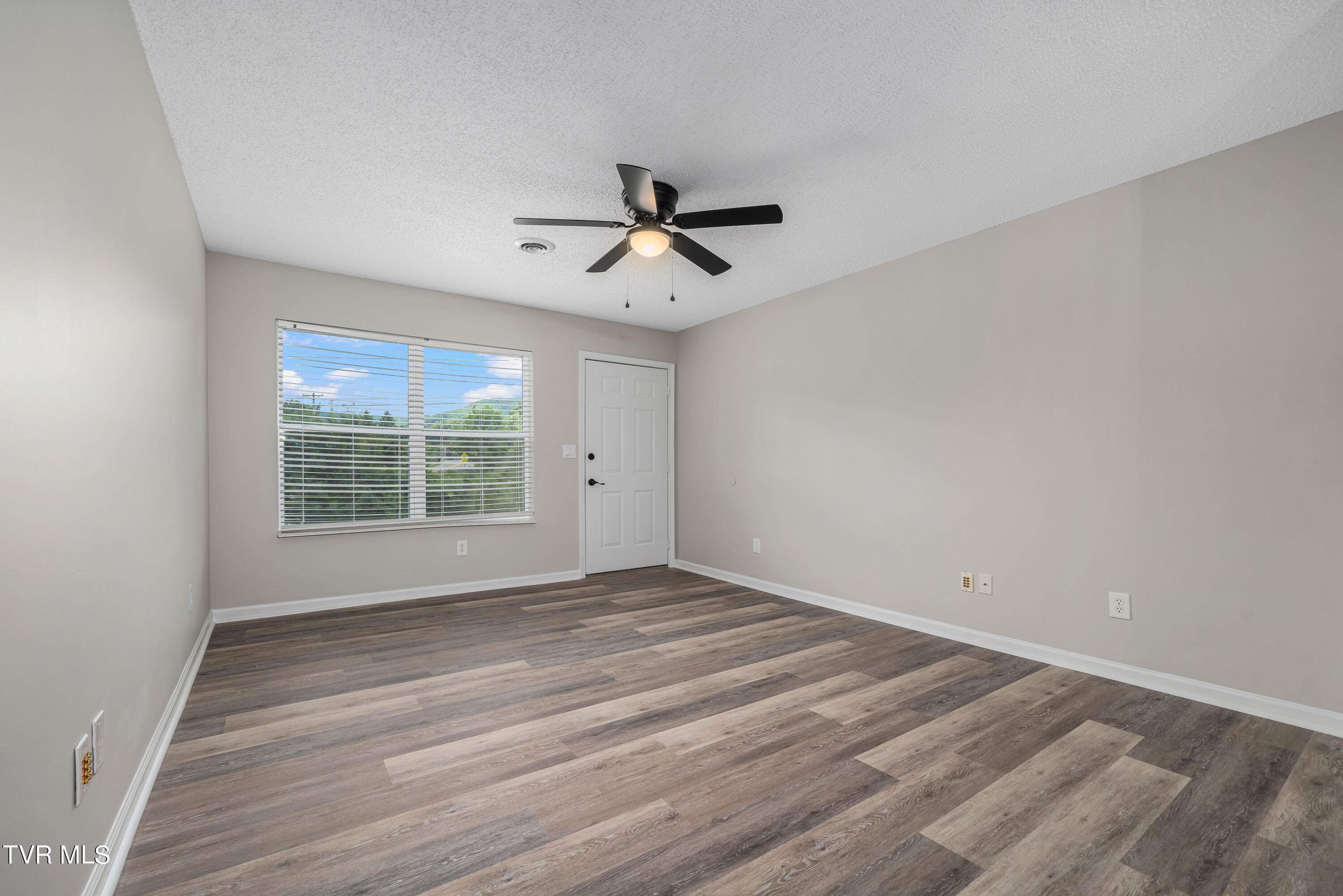 1700 Lone Oak Road, 5