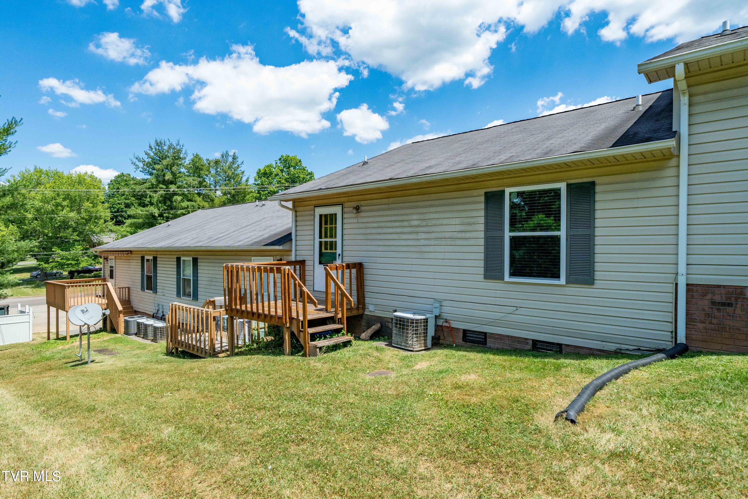 1700 Lone Oak Road, 5