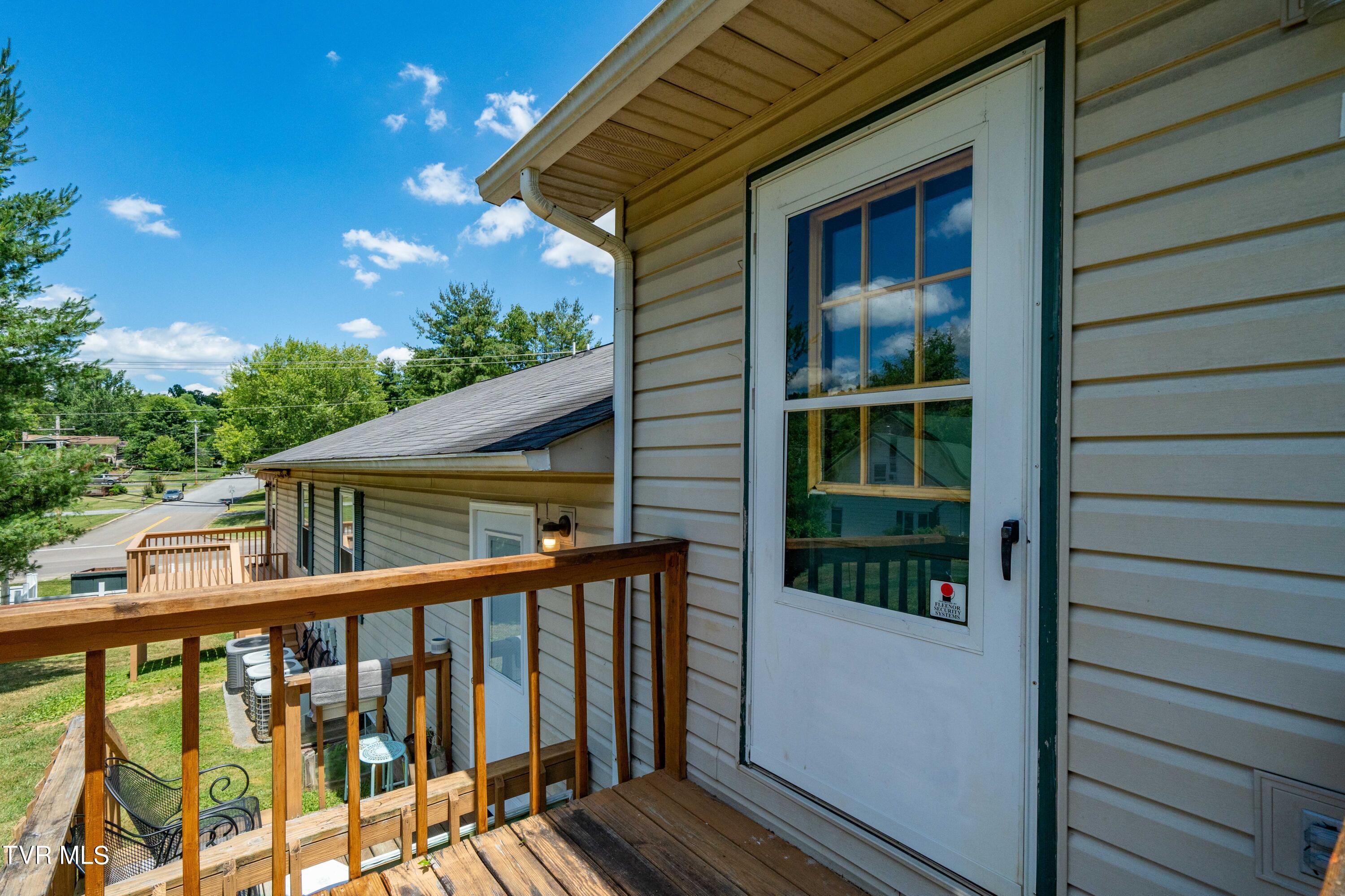 1700 Lone Oak Road, 5