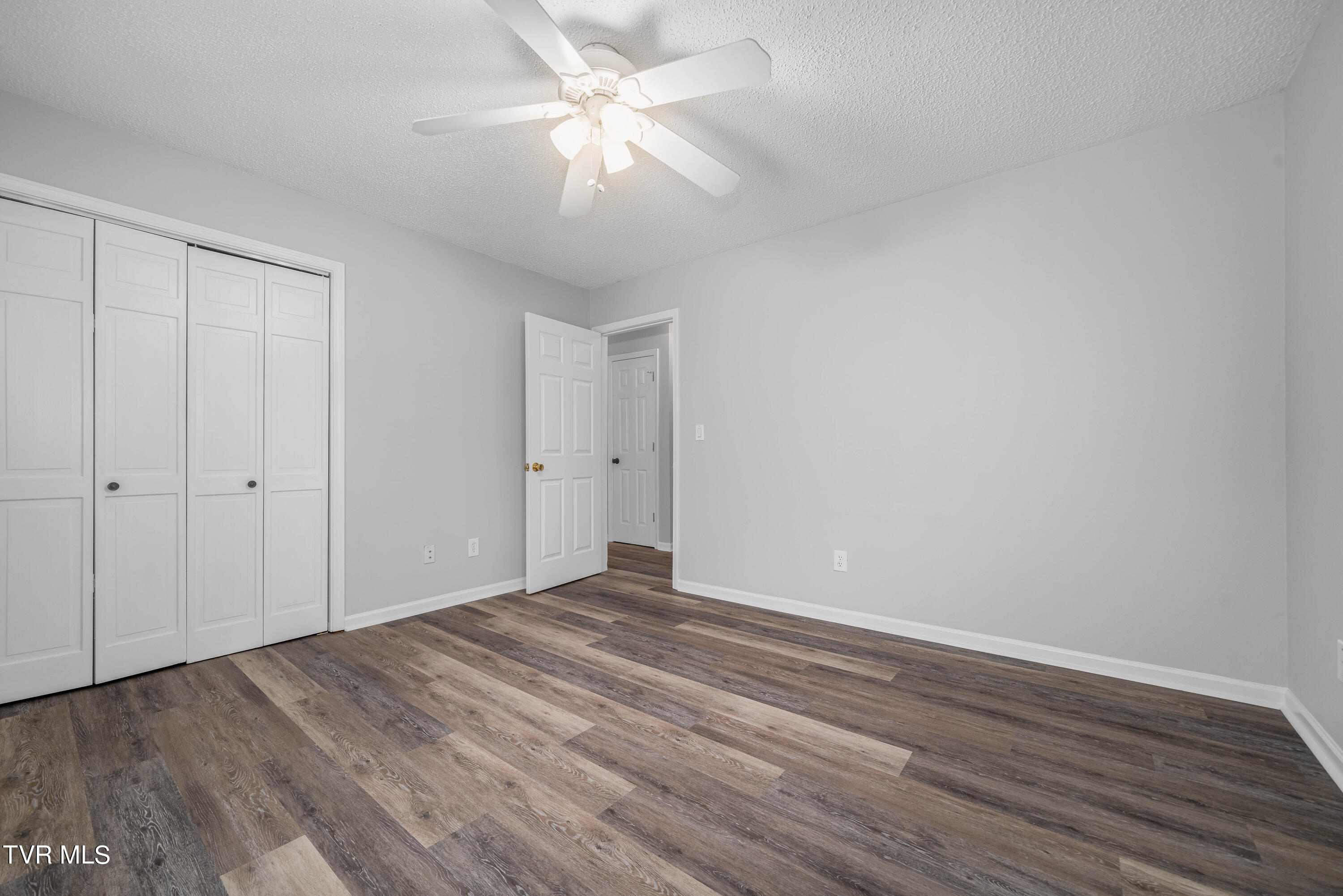 1700 Lone Oak Road, 5
