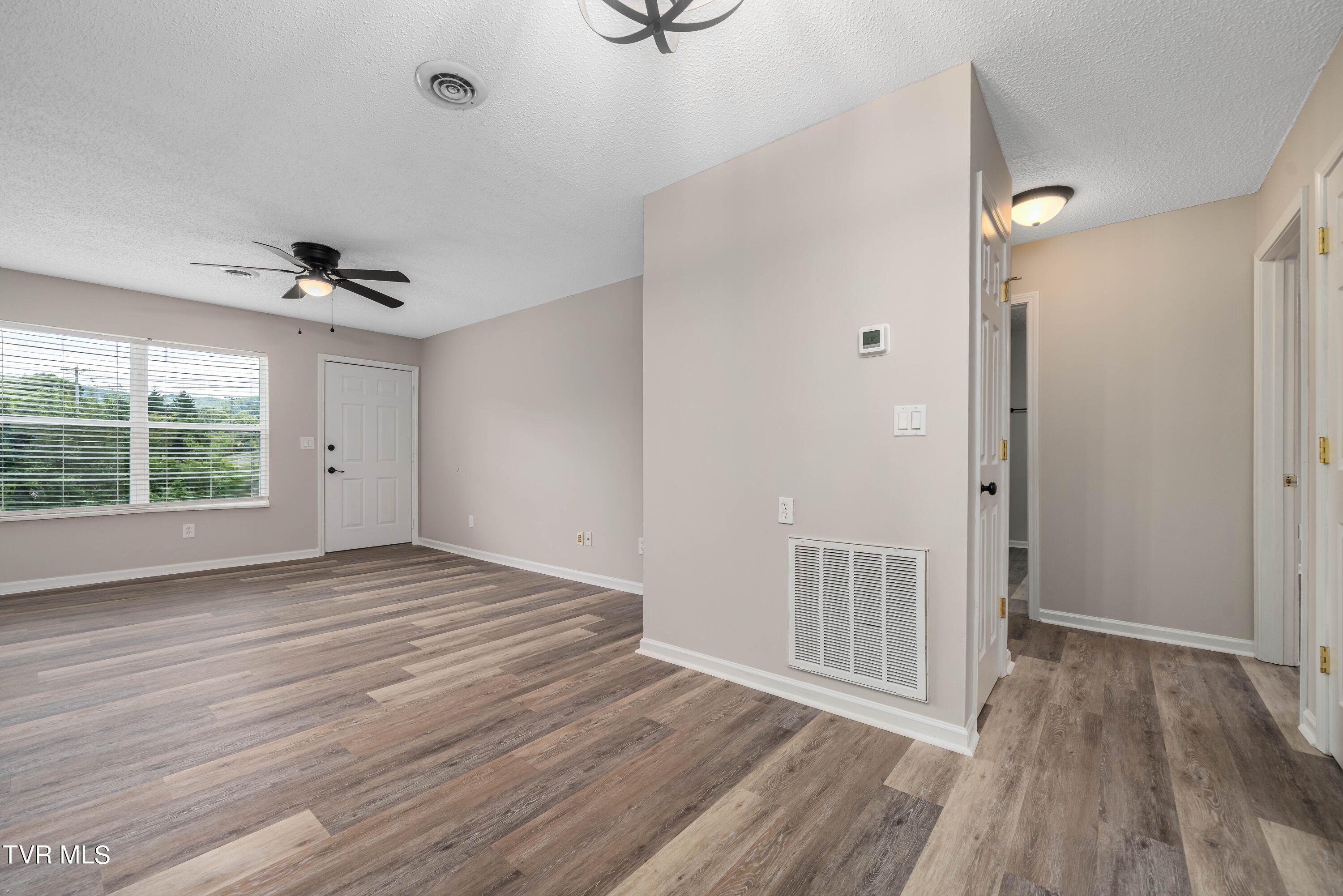 1700 Lone Oak Road, 5