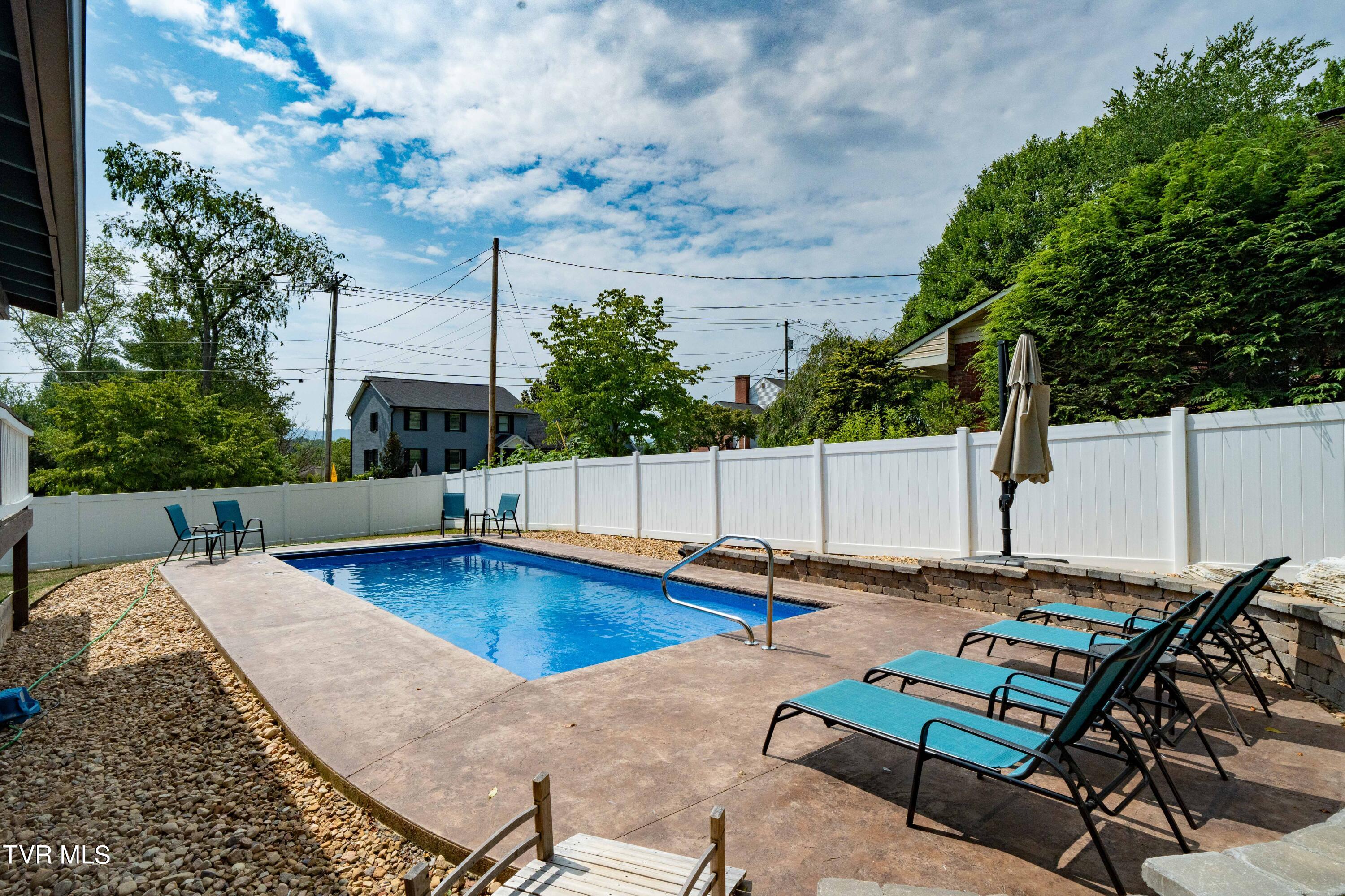 2805 Avondale Drive