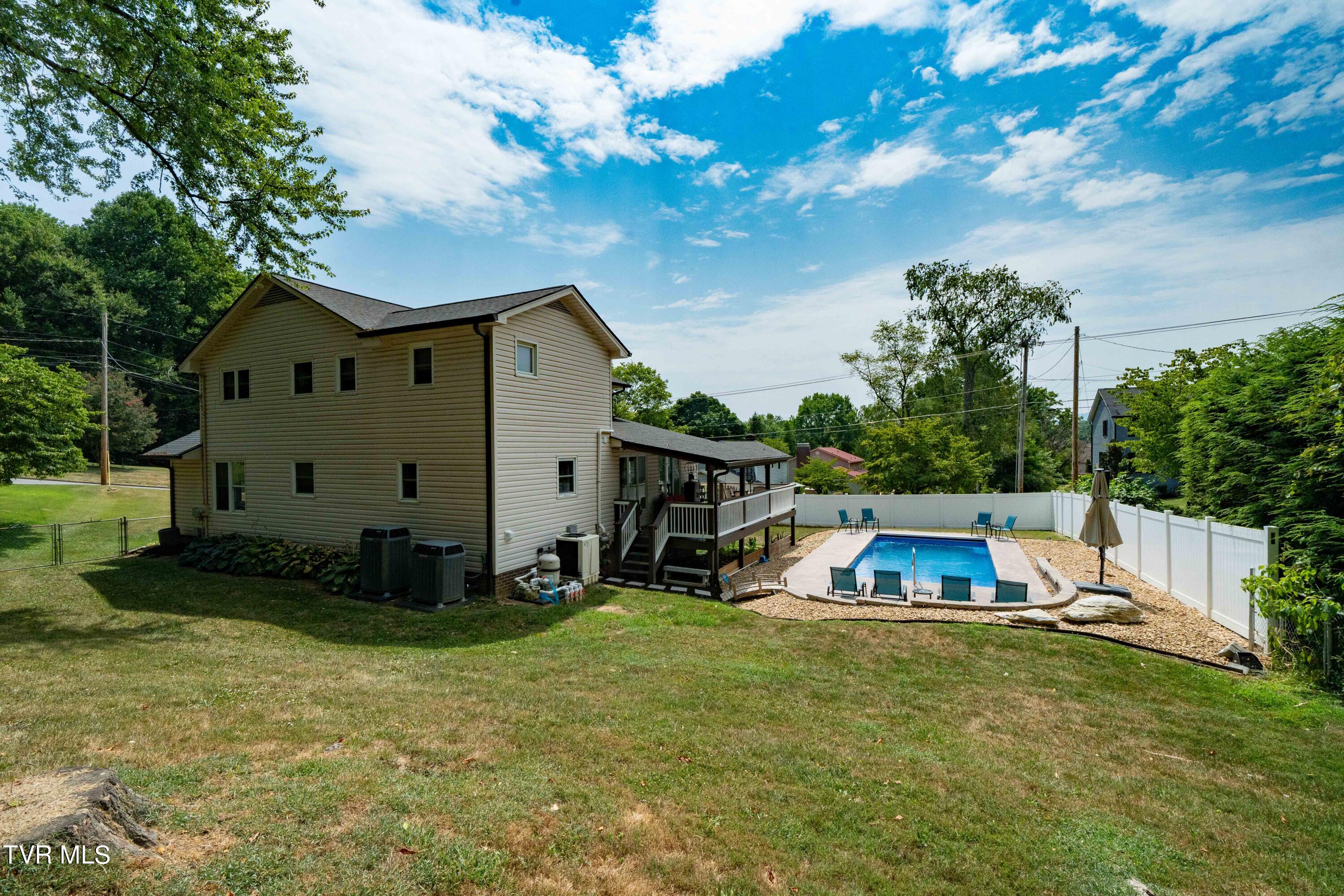 2805 Avondale Drive