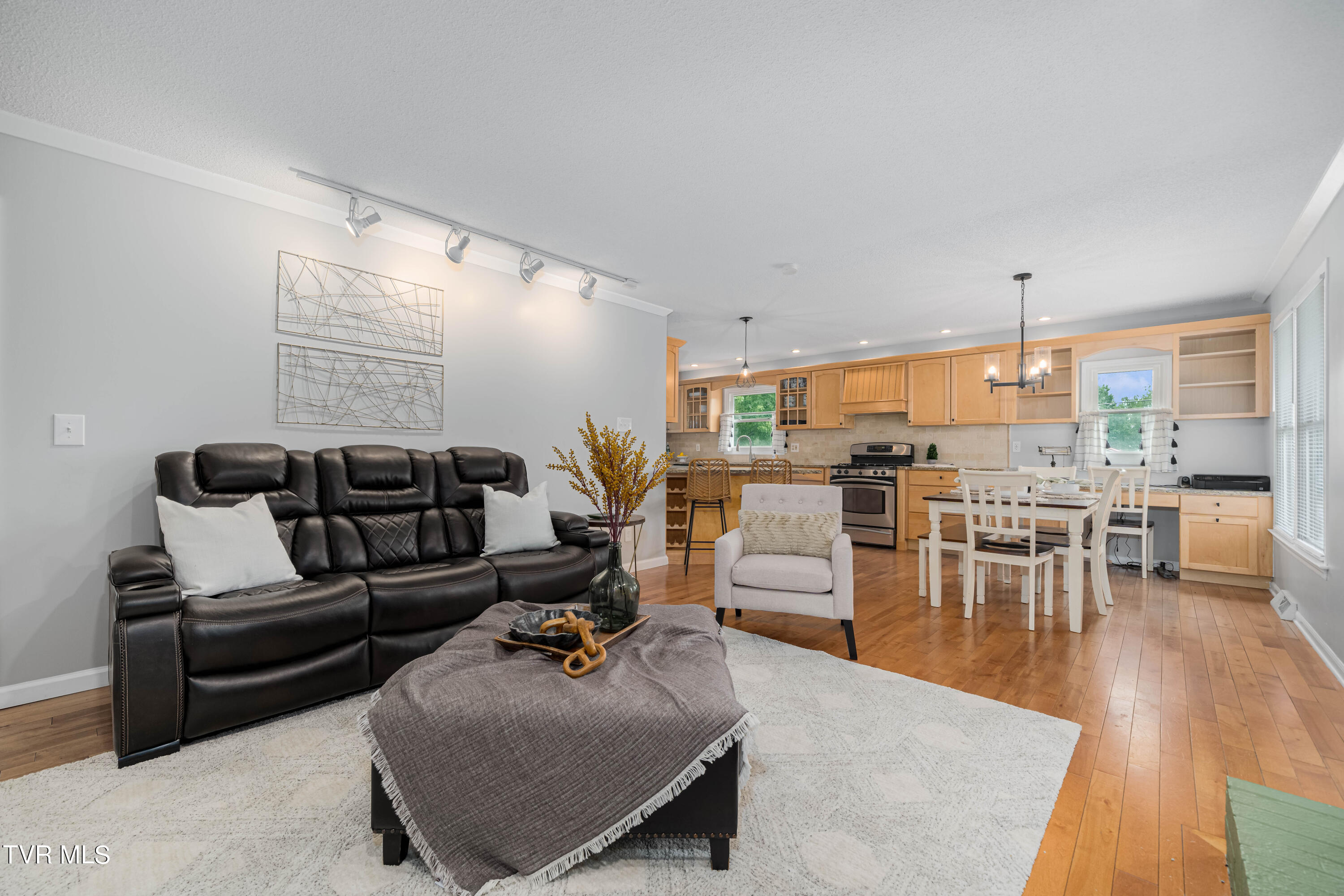 2805 Avondale Drive