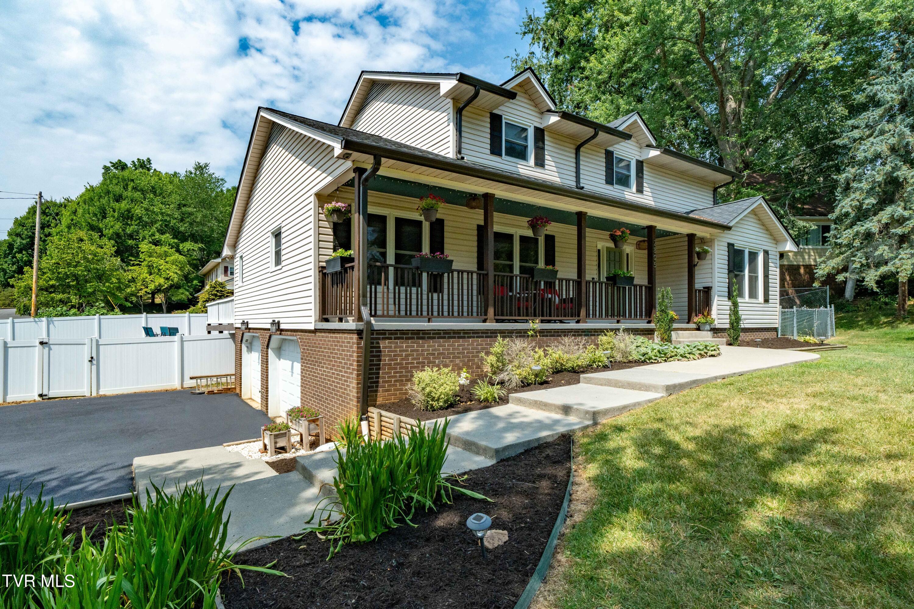 2805 Avondale Drive