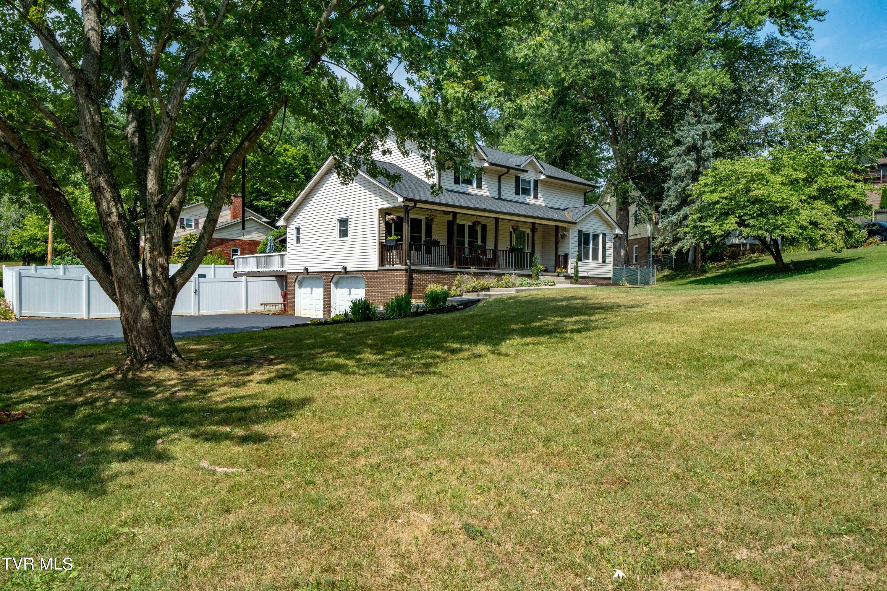 2805 Avondale Drive
