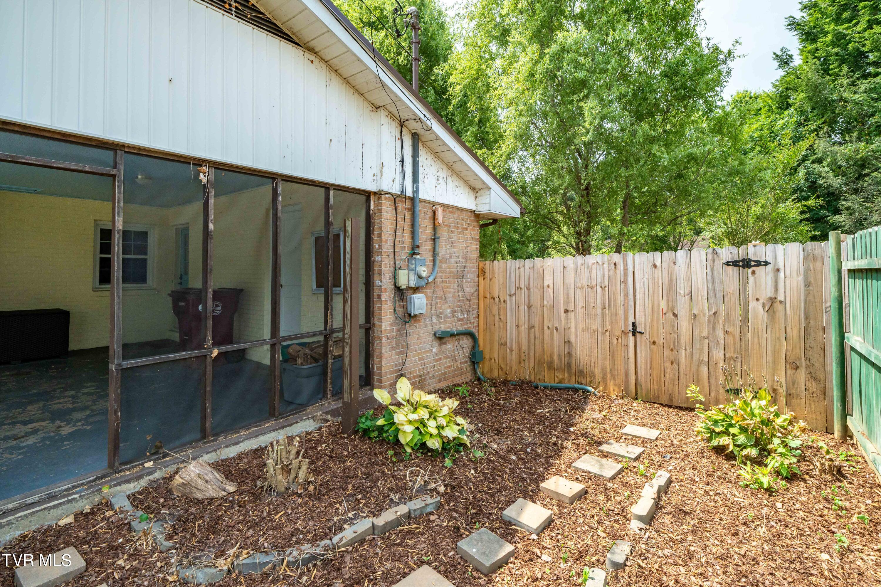 2410 Circleview Drive